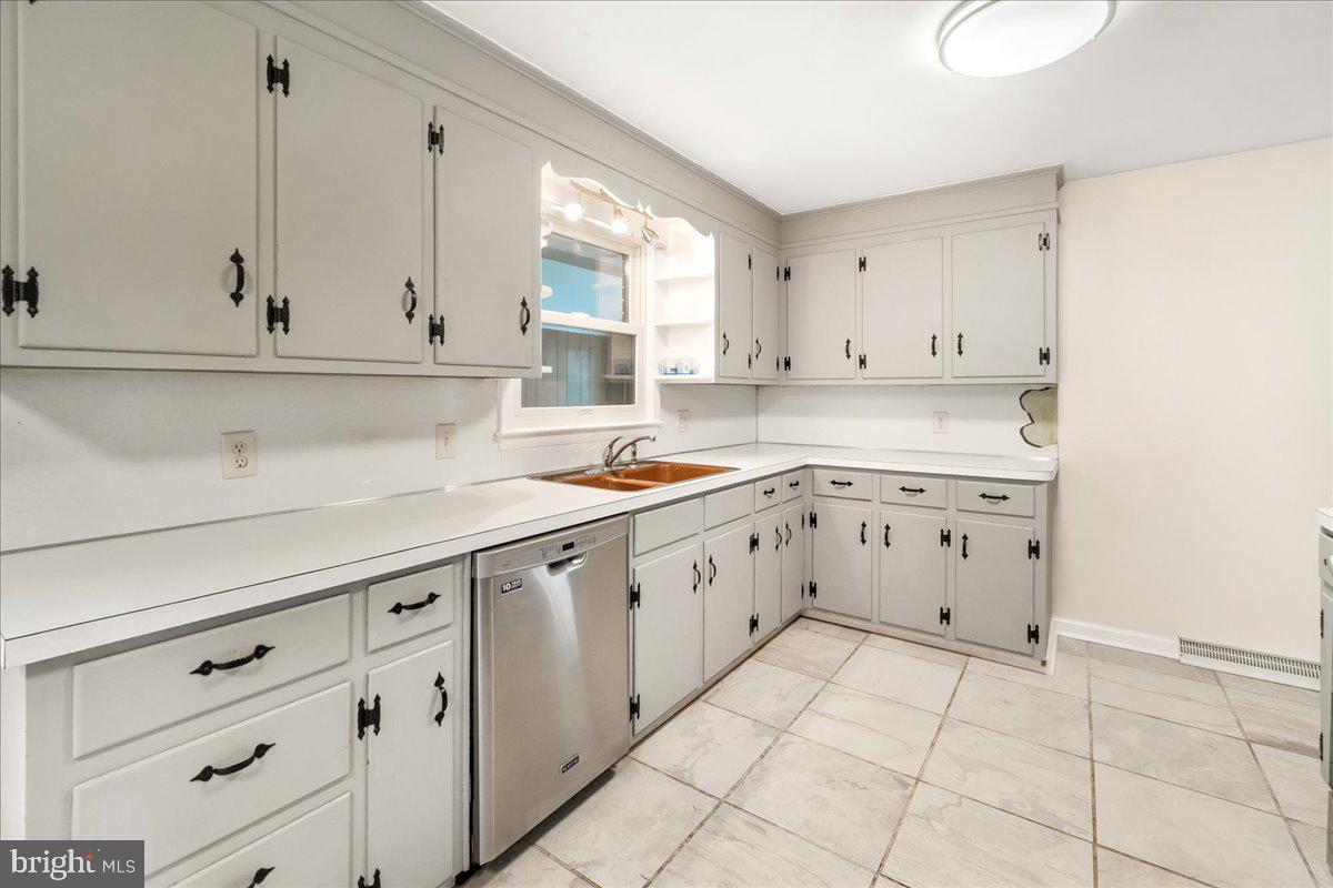 MYERSVILLE - Residential