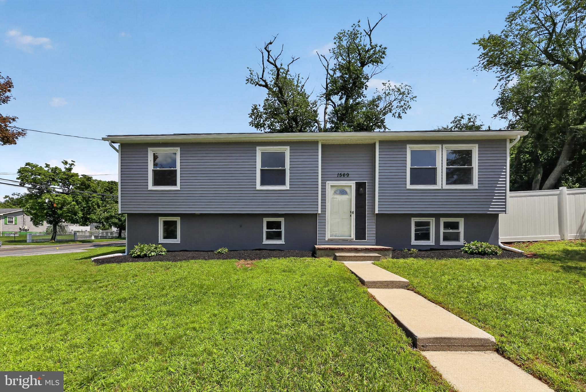1569 W CHESTNUT AVENUE