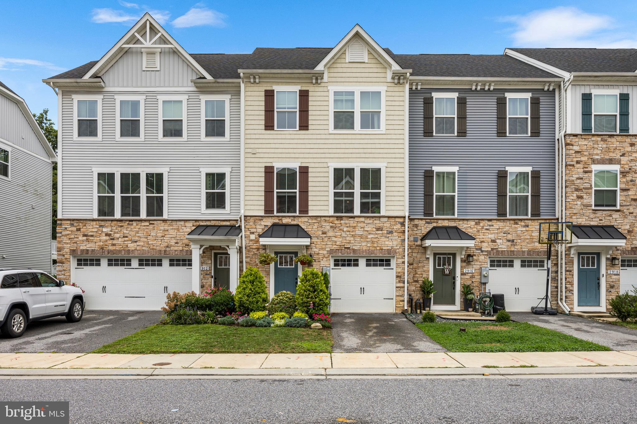 Welcome to this beautifully maintained interior row townhouse, built in 2019 and offering the perfect blend of modern style and functional living across three spacious levels.
The main level is filled with natural light and features an open-concept layout—ideal for everyday living and entertaining. Enjoy a sleek kitchen with stainless steel appliances, a bright dining area, a cozy living room, and a convenient half bath.
Upstairs, you'll find three comfortable bedrooms and two full bathrooms, including a spacious primary suite with its own private bath.
The finished lower level offers even more living space, complete with a large family/rec room, a dedicated storage room, and a walk-out basement that leads to the fenced-in backyard—perfect for outdoor enjoyment.
Additional highlights include a 1-car attached garage, modern finishes throughout, and a location that balances privacy and convenience. Don’t miss this move-in ready gem!