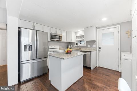 Mobile Home For Sale - 9132 Goldenrod Lane<br/> UPPER MARLBORO, MD 20772