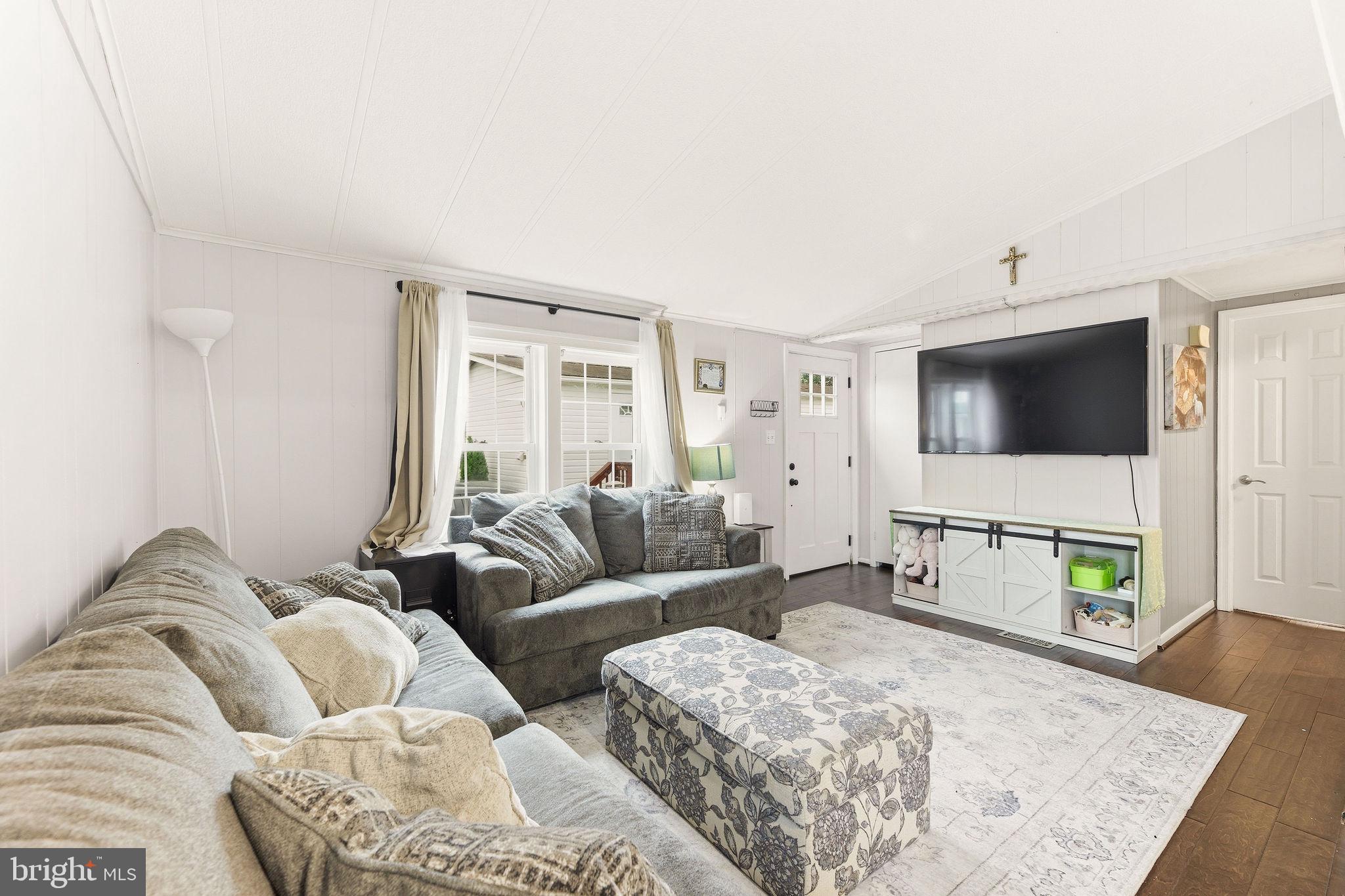 9132 GOLDENROD LANE