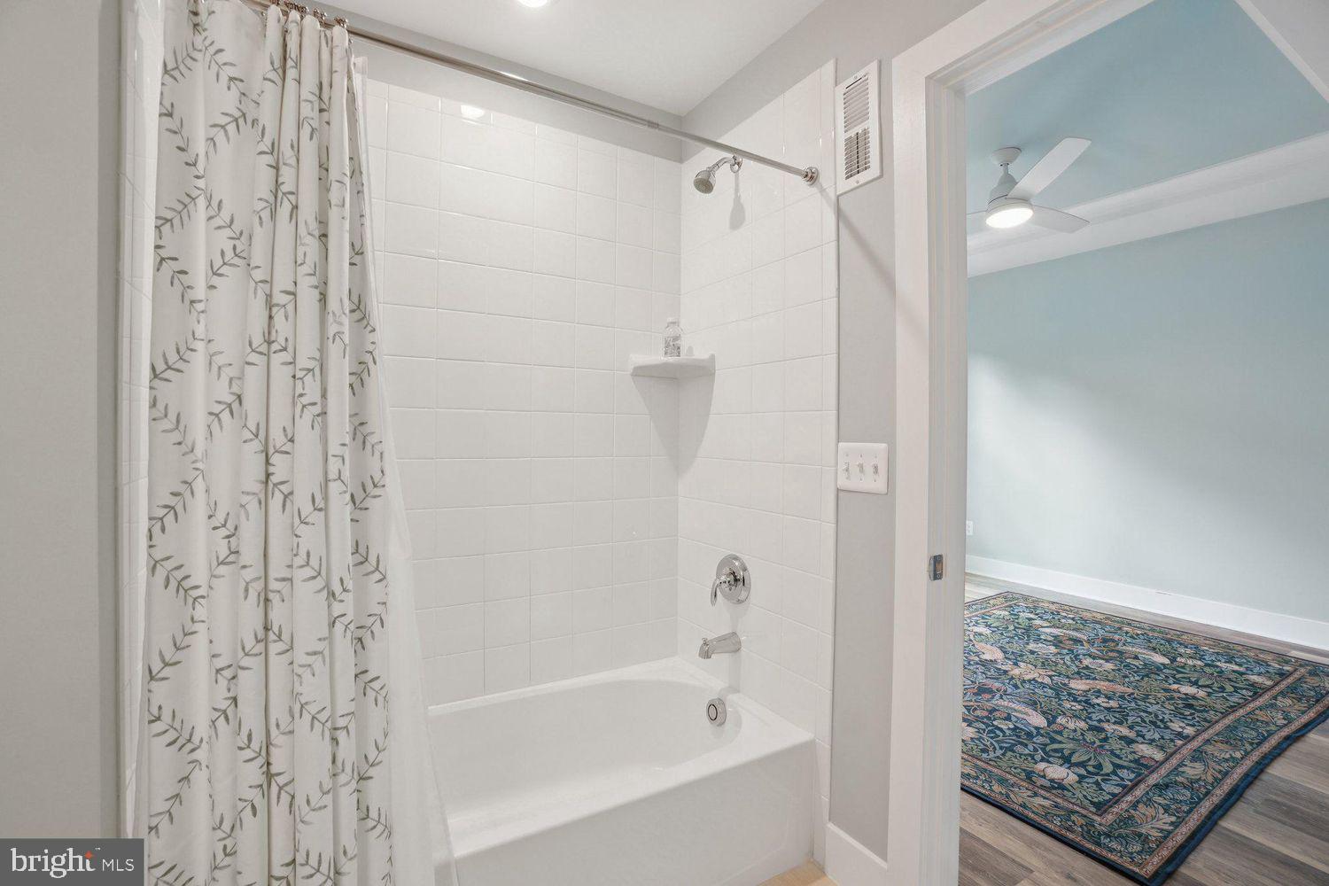 TALL OAKS - Residential Lease