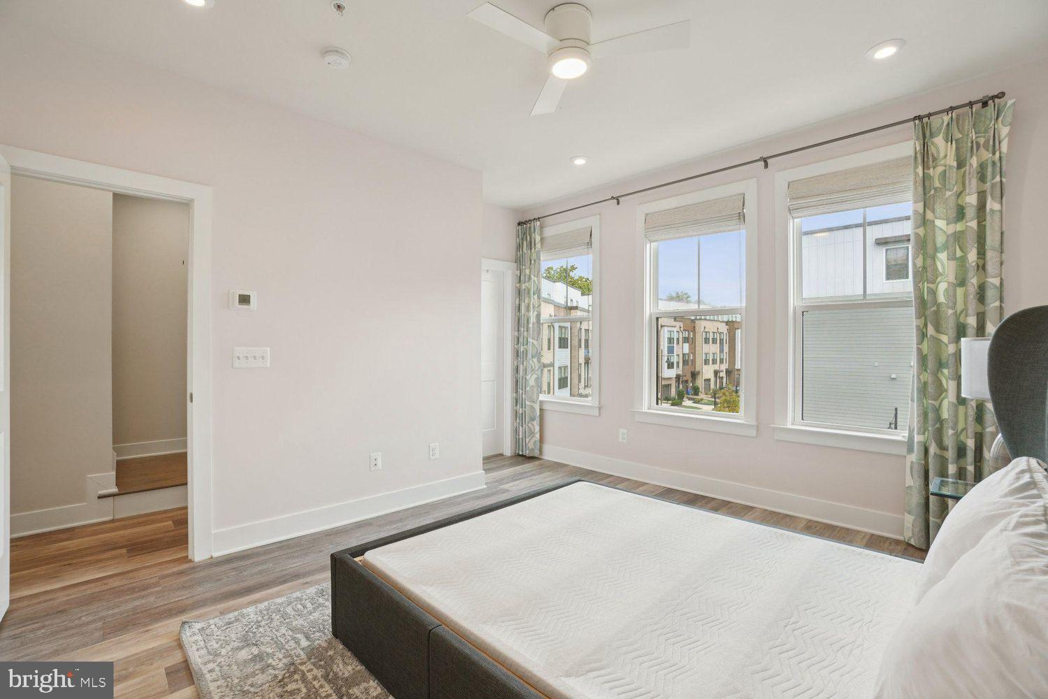 TALL OAKS - Residential Lease