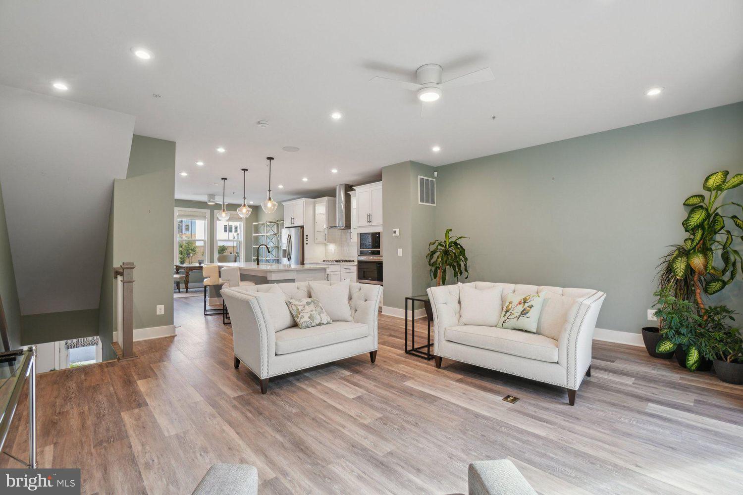 TALL OAKS - Residential Lease