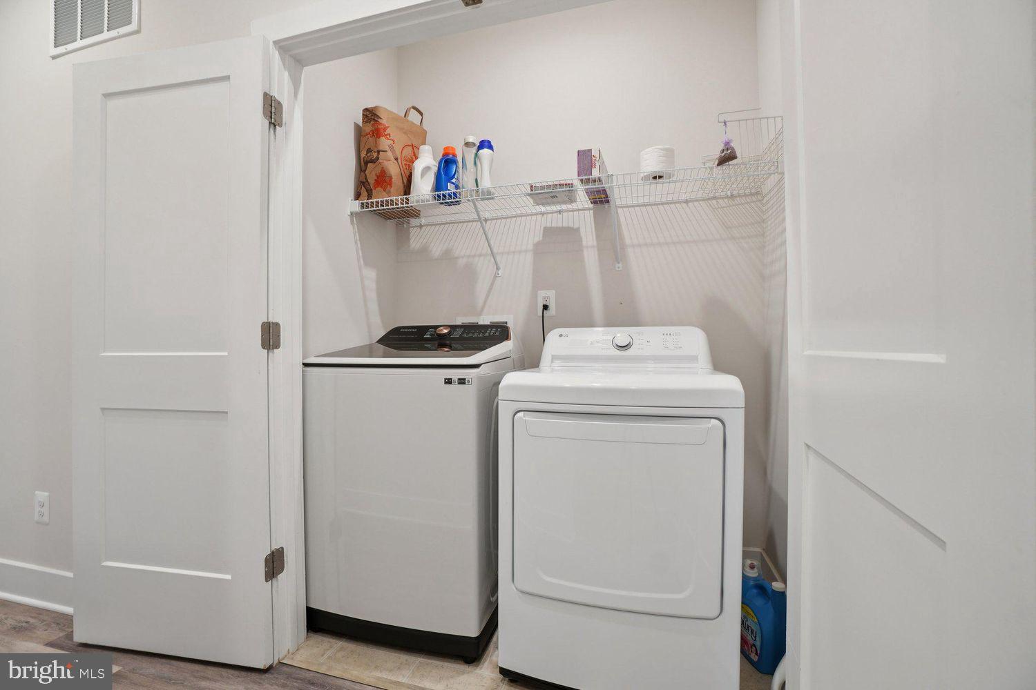 TALL OAKS - Residential Lease