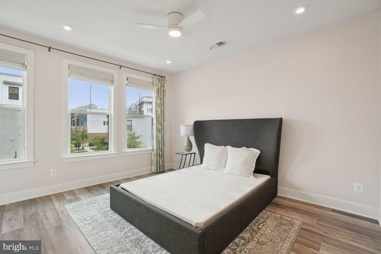 TALL OAKS - Residential Lease