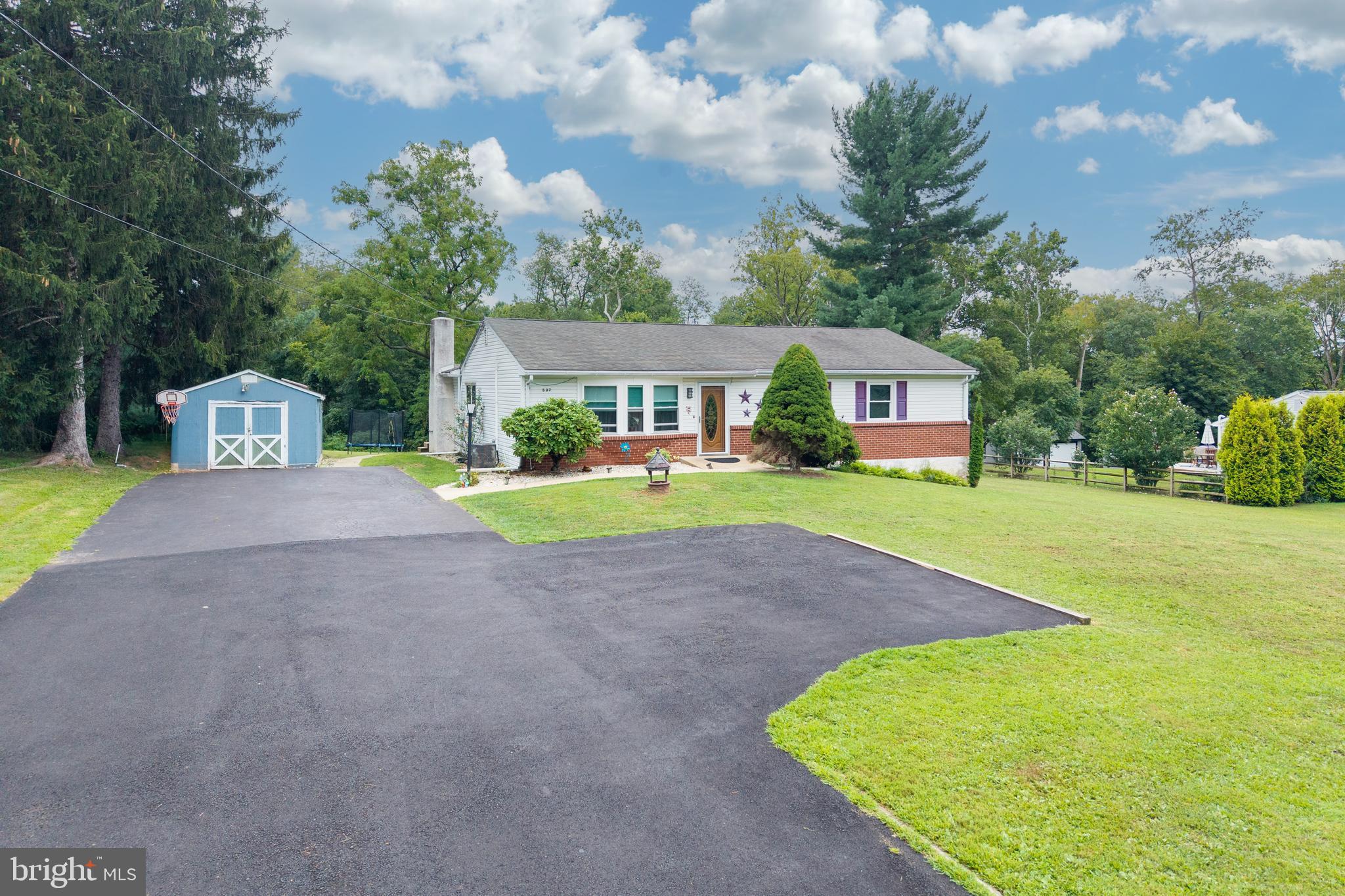 537 SCHOOLHOUSE ROAD