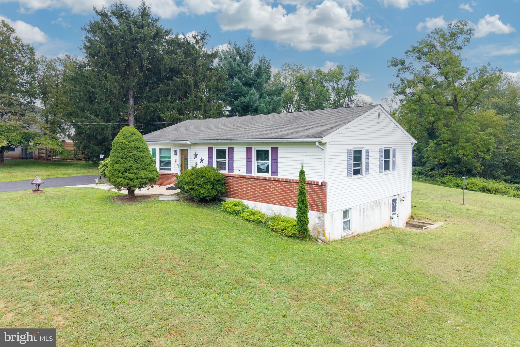 537 SCHOOLHOUSE ROAD