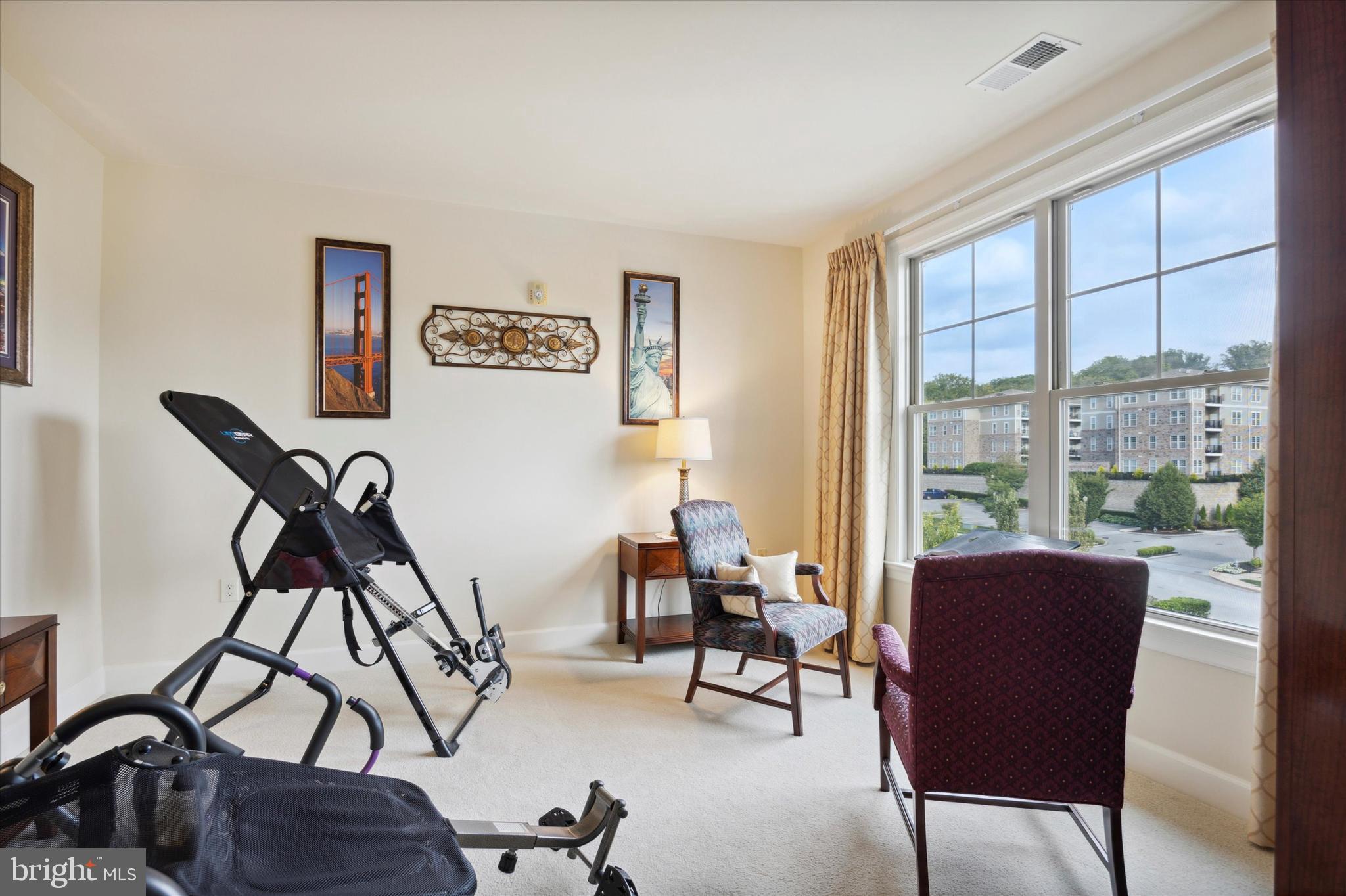 TERRAZZA NEWTOWN SQR - Residential