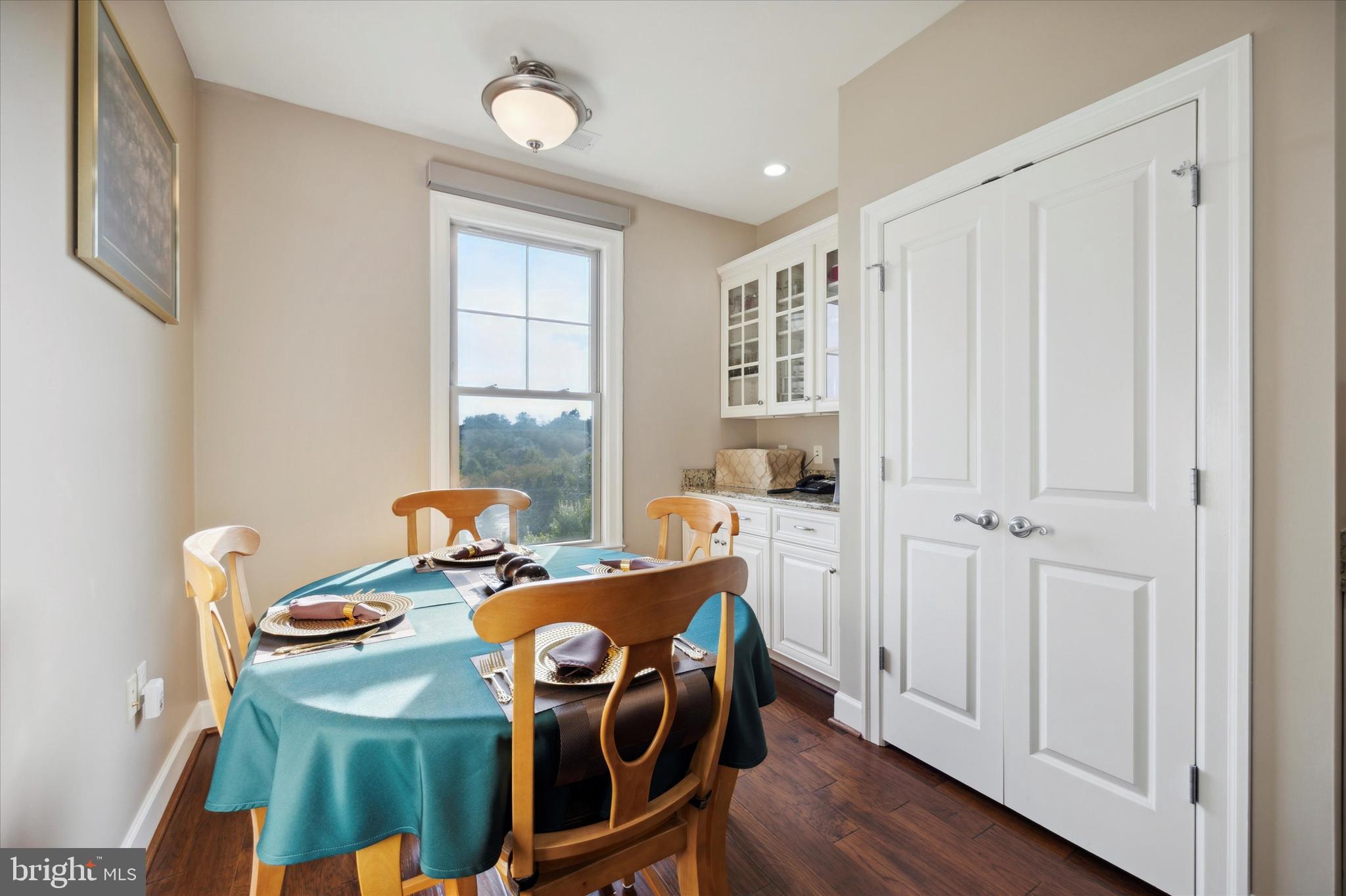 TERRAZZA NEWTOWN SQR - Residential