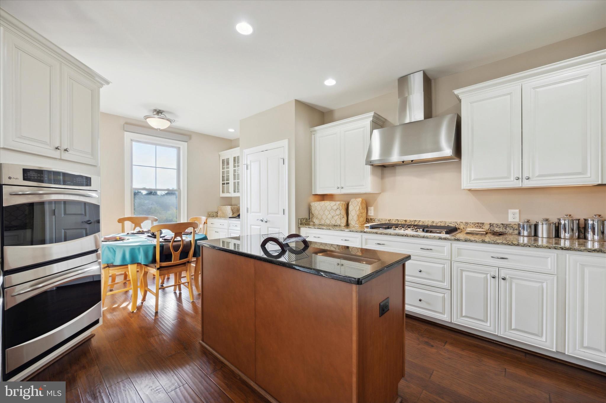 TERRAZZA NEWTOWN SQR - Residential