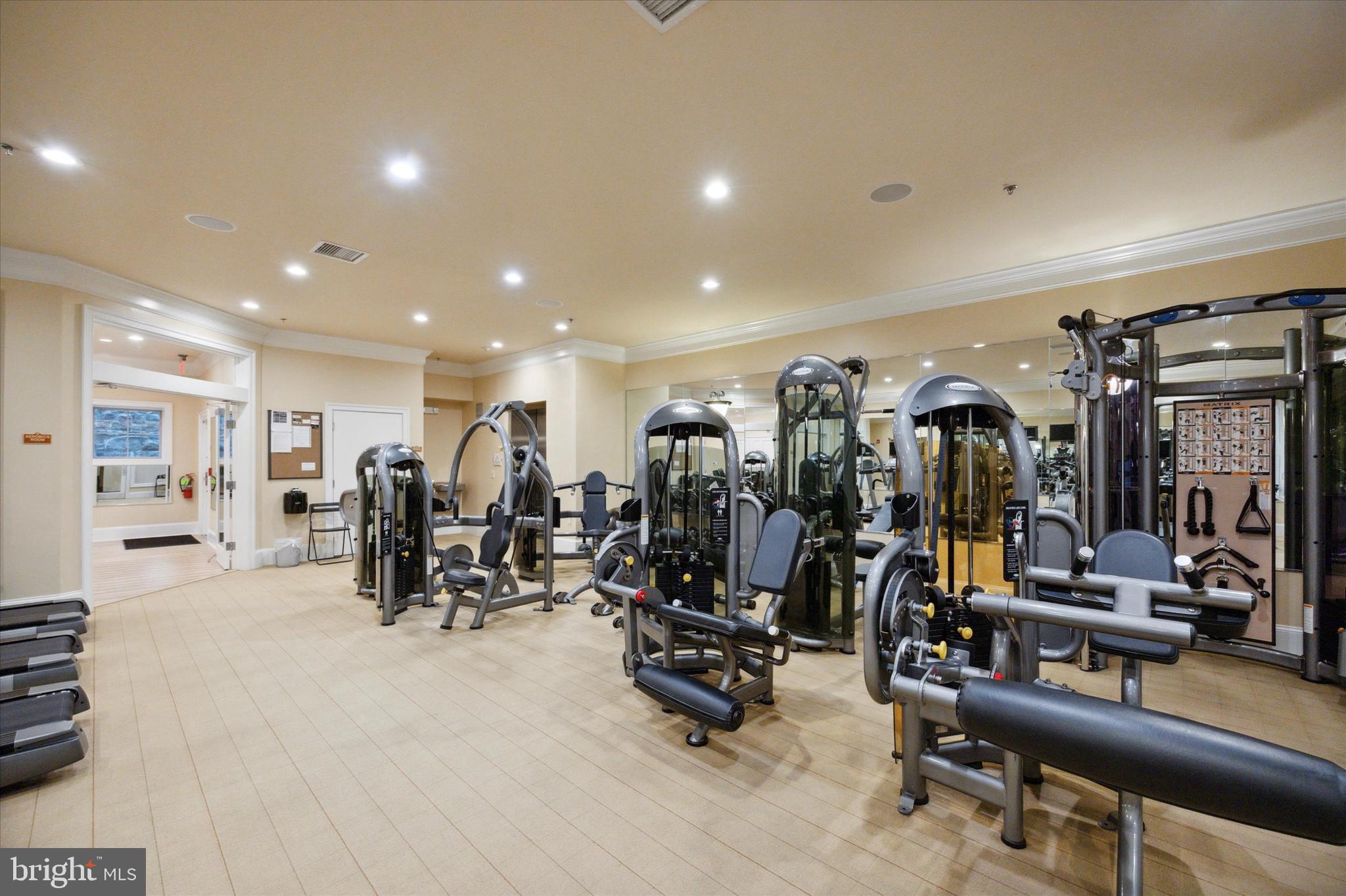 TERRAZZA NEWTOWN SQR - Residential