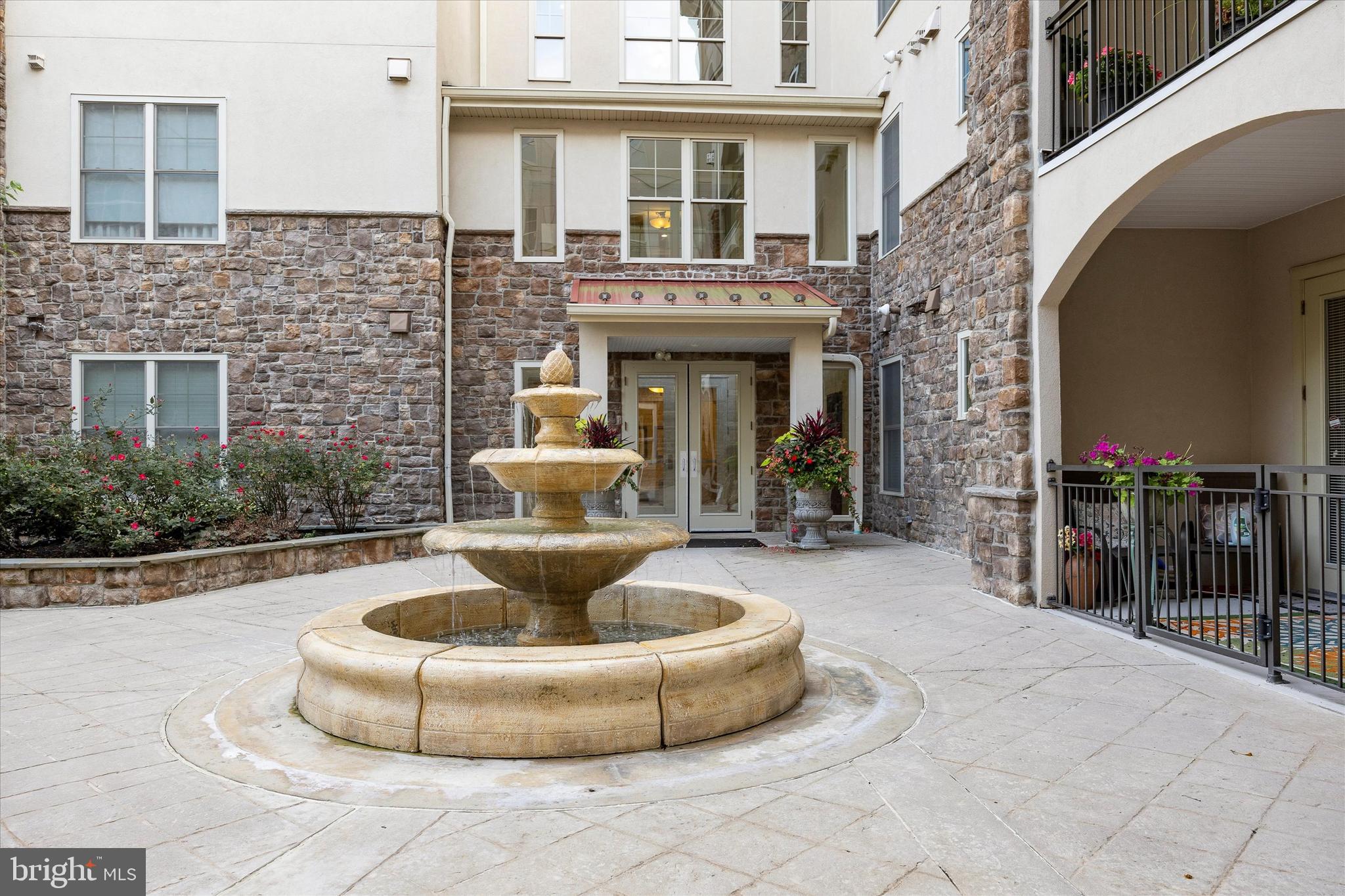 TERRAZZA NEWTOWN SQR - Residential