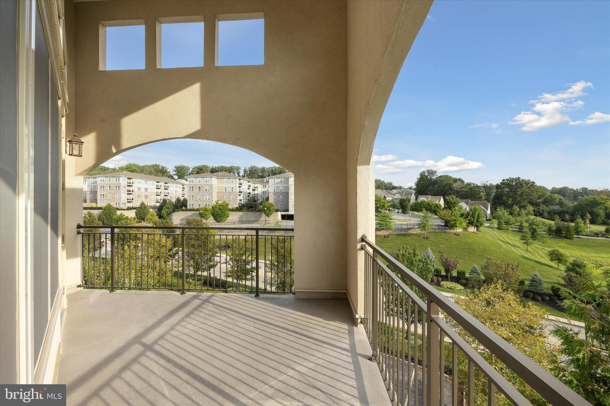 TERRAZZA NEWTOWN SQR - Residential