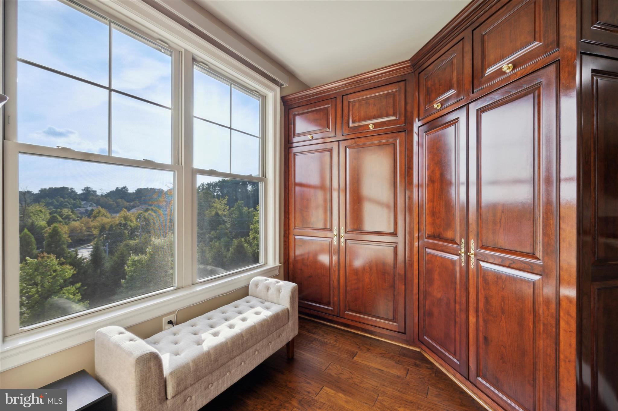 TERRAZZA NEWTOWN SQR - Residential