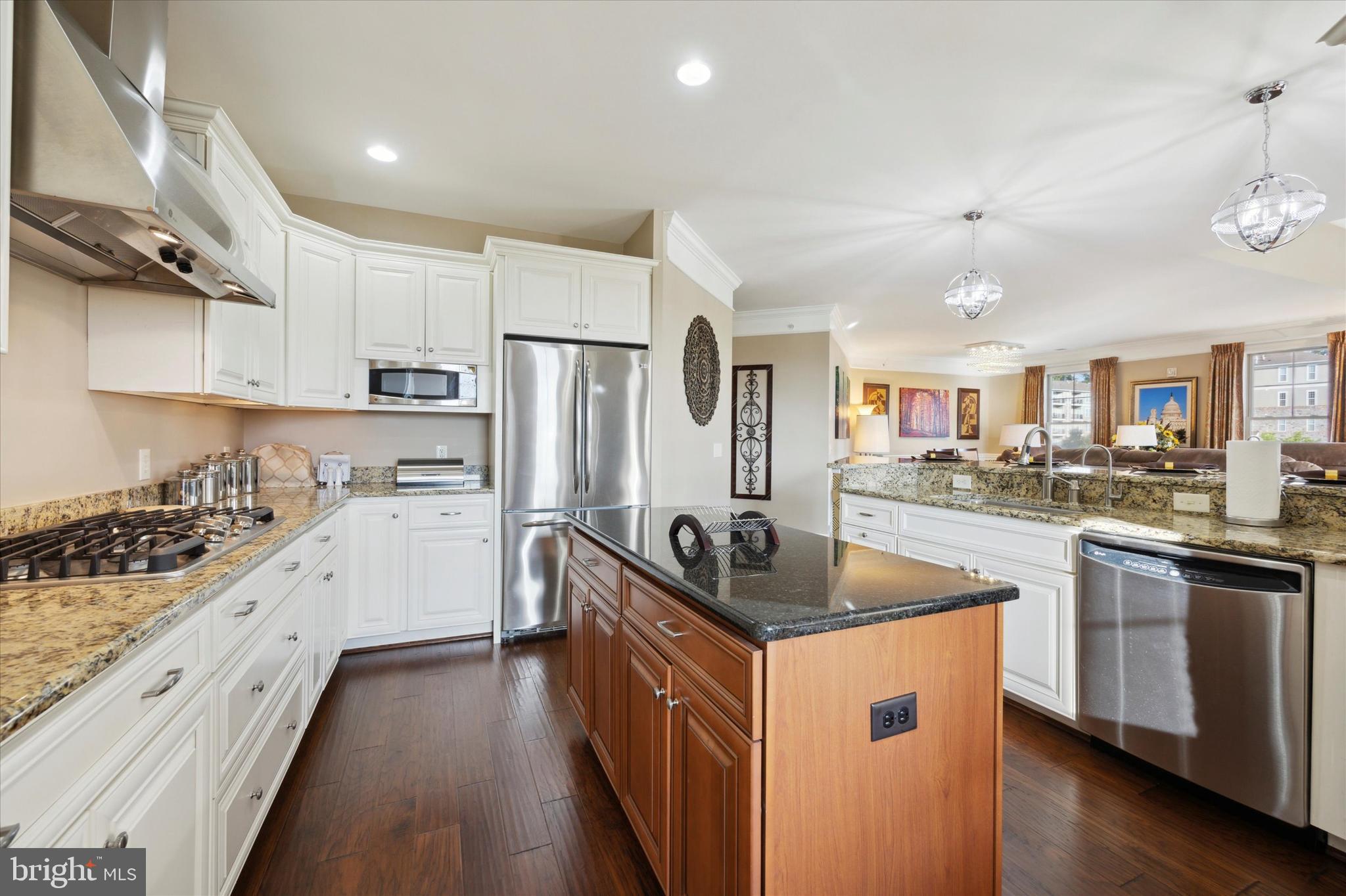 TERRAZZA NEWTOWN SQR - Residential