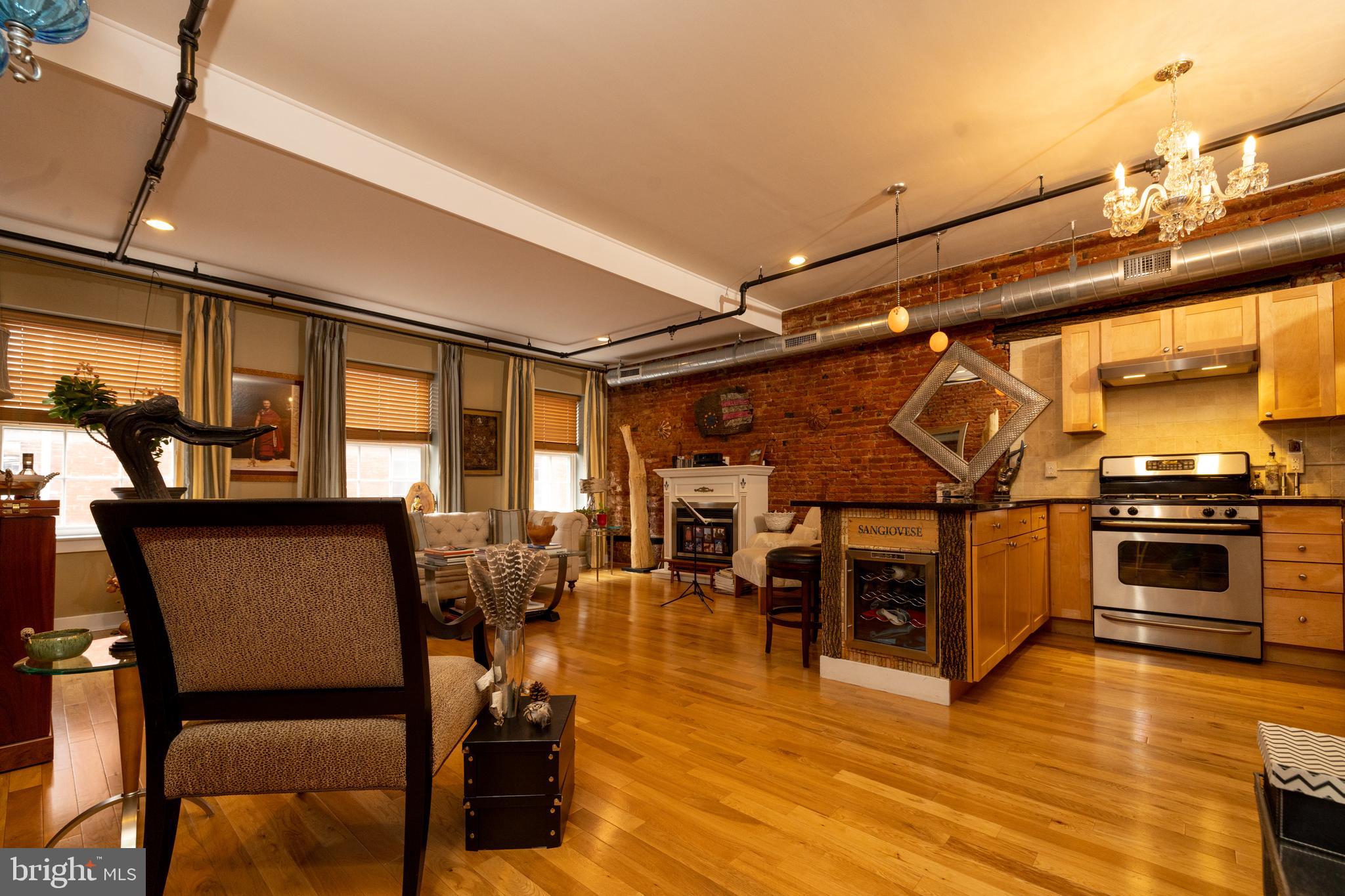 Bright and spacious, 1 bedroom loft in the heart of Old City. This fantastic unit is nestled quietly on Church St. between 2nd and Front, inviting you to enjoy all of the amenities that this historic neighborhood has to offer. Enter the Cobblestone Court building by way of a large and modern lobby area. The unit is located on the 4th floor. Beautiful hardwood floors throughout the unit accent the original brick walls, creating a cozy and stylish environment. The spacious bedroom features a custom walk-in closet and a recently renovated travertine bathroom. The open kitchen/ living room concept allows for easy entertainment of guests with ample space for both dining and relaxing. Access to I95, 676, public transportation, and the Indigo Philly Bike Share all within minutes.
*Parking is available for an additional monthly fee, please inquire.
*Pets are allowed. No more than two. $25/pet/month fee.