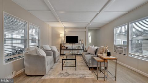 276 5TH LOTHIAN MD 20711