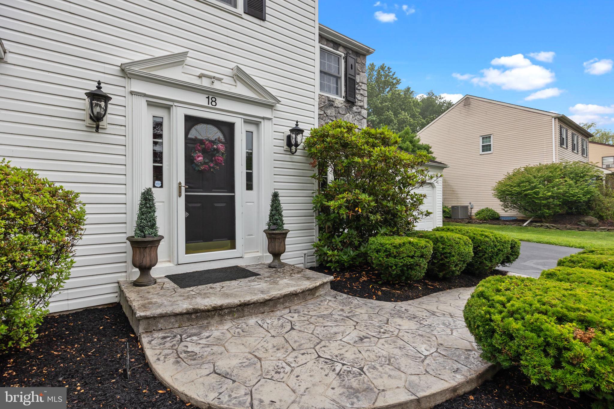 18 TREELINE DRIVE