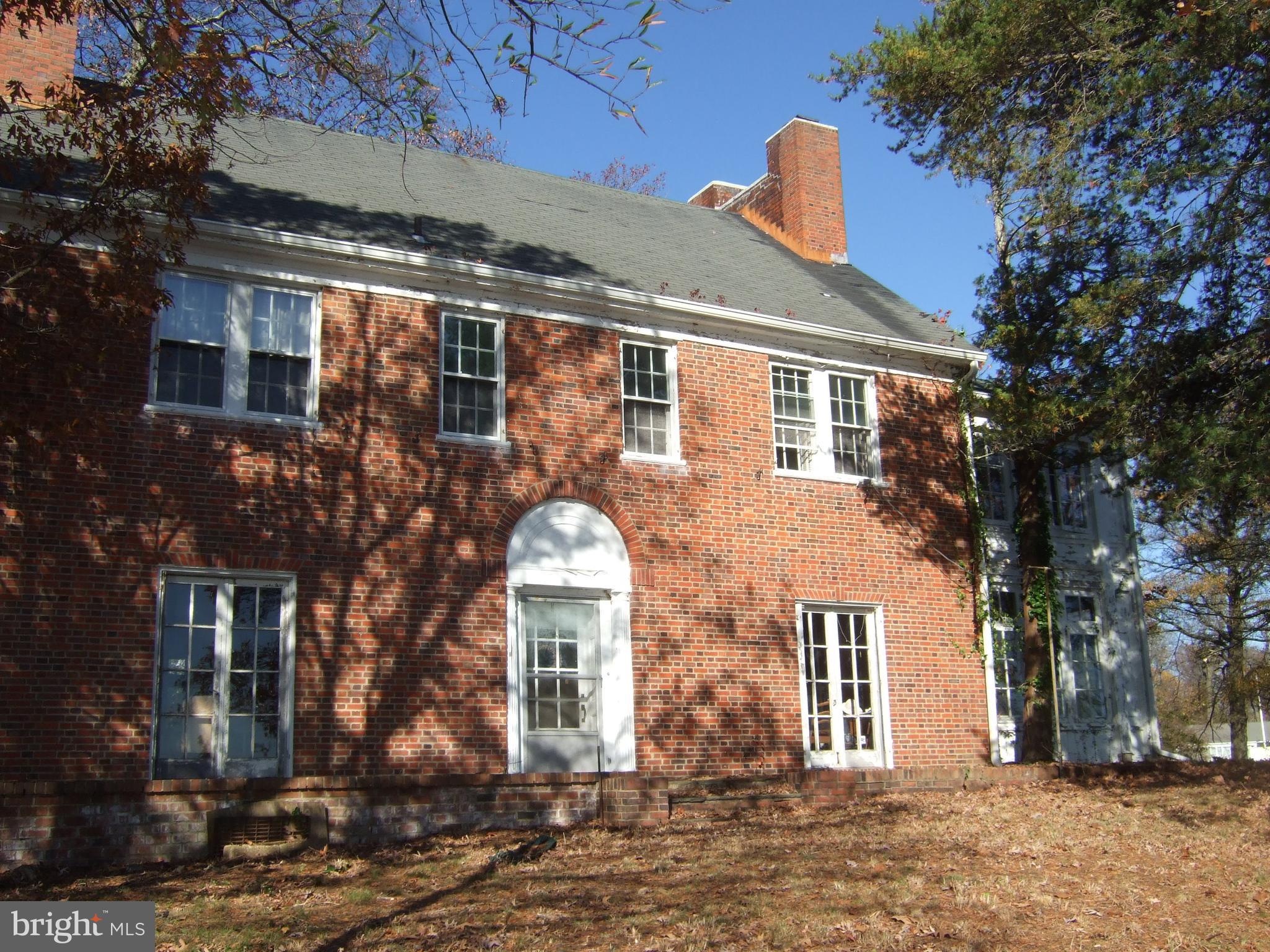 ANNAPOLIS ROADS - Residential