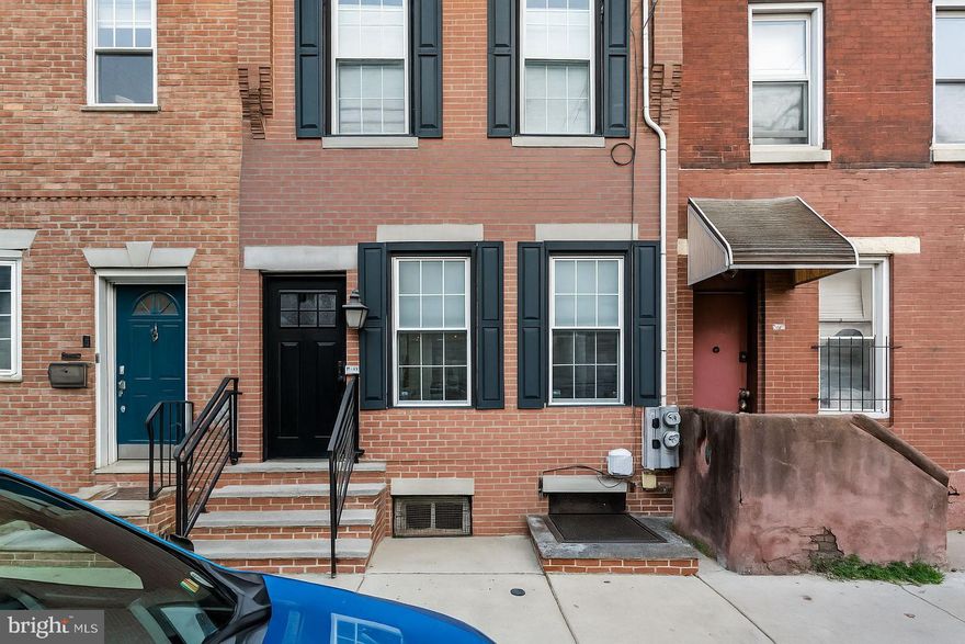 Bright and modern 2BR condo in Pennsport featuring open floor plan, hardwood floors, stainless steel kitchen, updated bath, in-unit laundry, and private outdoor space. Prime location near Dickinson Square Park, shopping, and dining with easy access to Center City.
