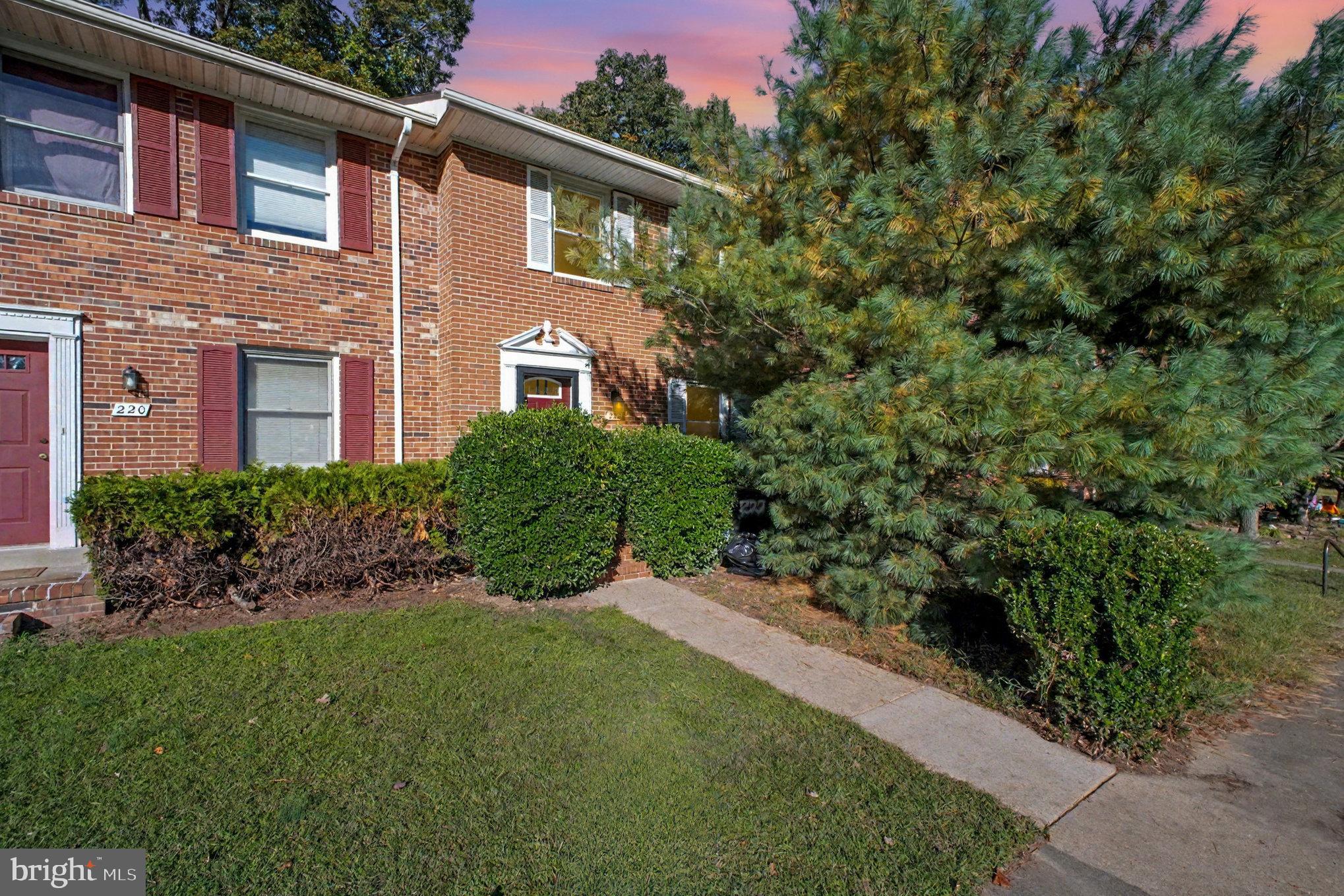 OLDE GREENWICH - Residential