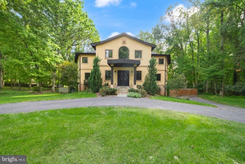 Photo of 8419 Overlook Street, VIENNA, VA 22182 (MLS # VAFX2344162)