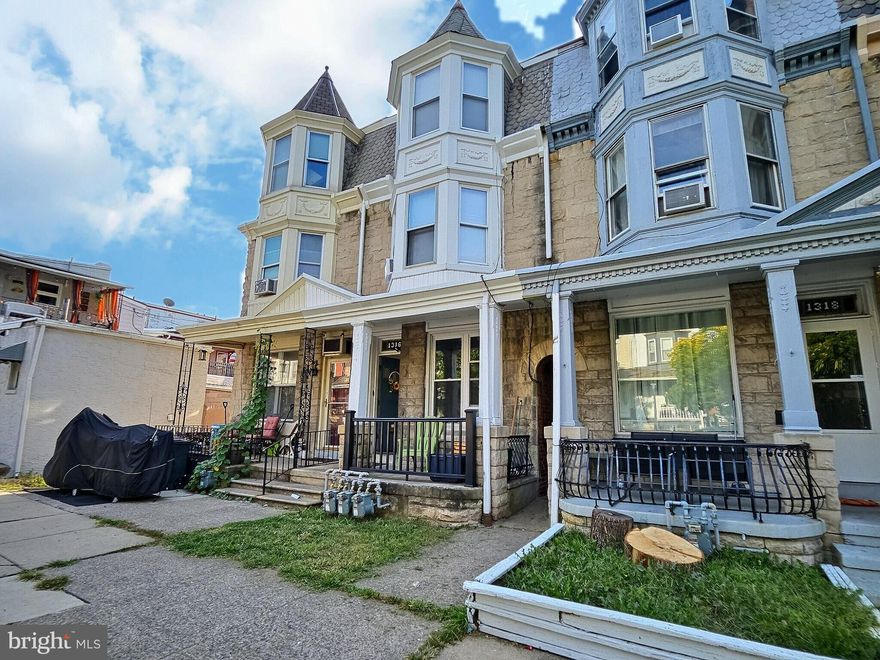 Prime Investment Opportunity in Reading!** This well-maintained, 2-unit property offers incredible potential for investors or owner-occupants alike. Unit 1 is a spacious 1-bedroom apartment, projected to rent for over $900/month, and will be delivered vacant—perfect for immediate occupancy or income generation. Unit 2 is a 3-bedroom apartment, currently rented for $1,250/month, providing steady cash flow. Whether you're looking to expand your investment portfolio or live in one unit while renting the other, this property is a rare find in today's market. Don’t miss out on this outstanding opportunity!