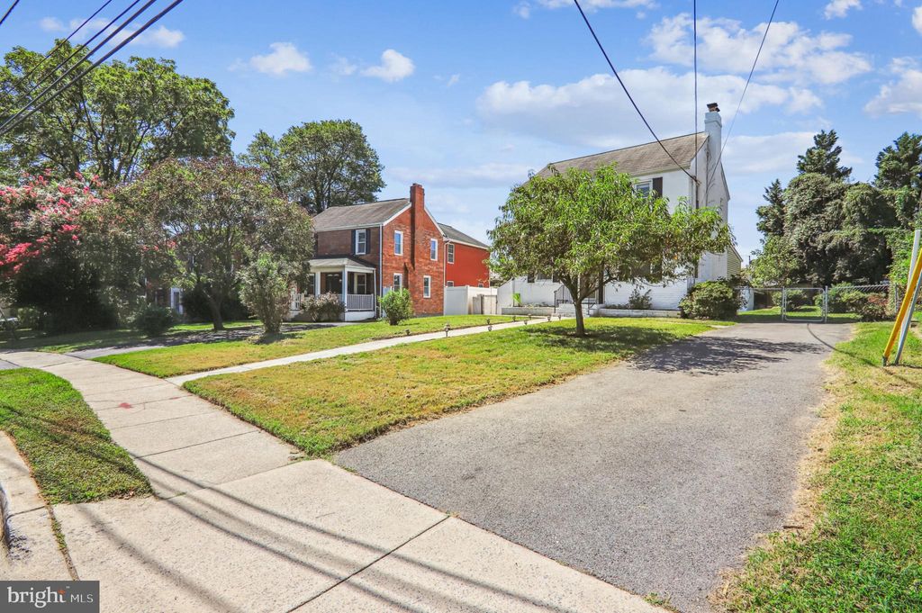 Photo of 206 Timberwood Avenue, SILVER SPRING, MD 20901 (MLS # MDMC2205334)