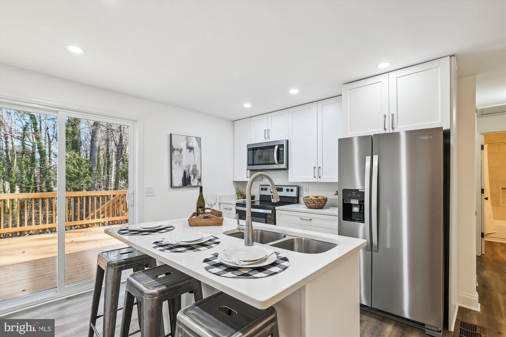 WHISPERING WOODS - Residential