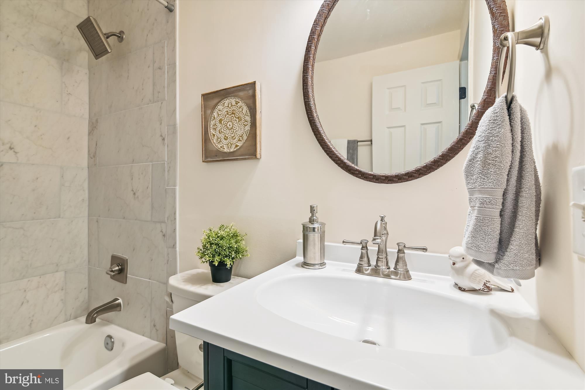 WHISPERING WOODS - Residential