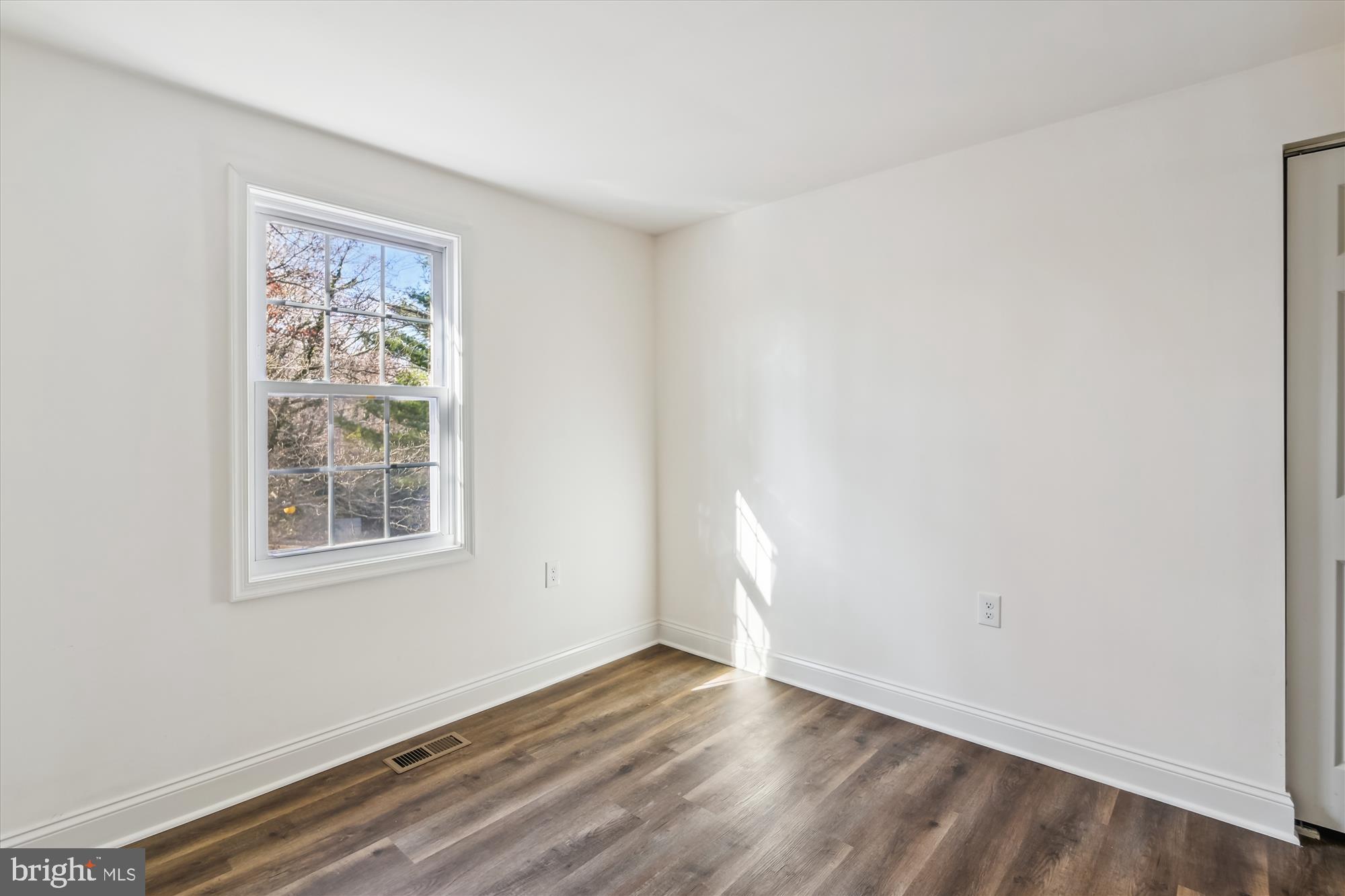 WHISPERING WOODS - Residential