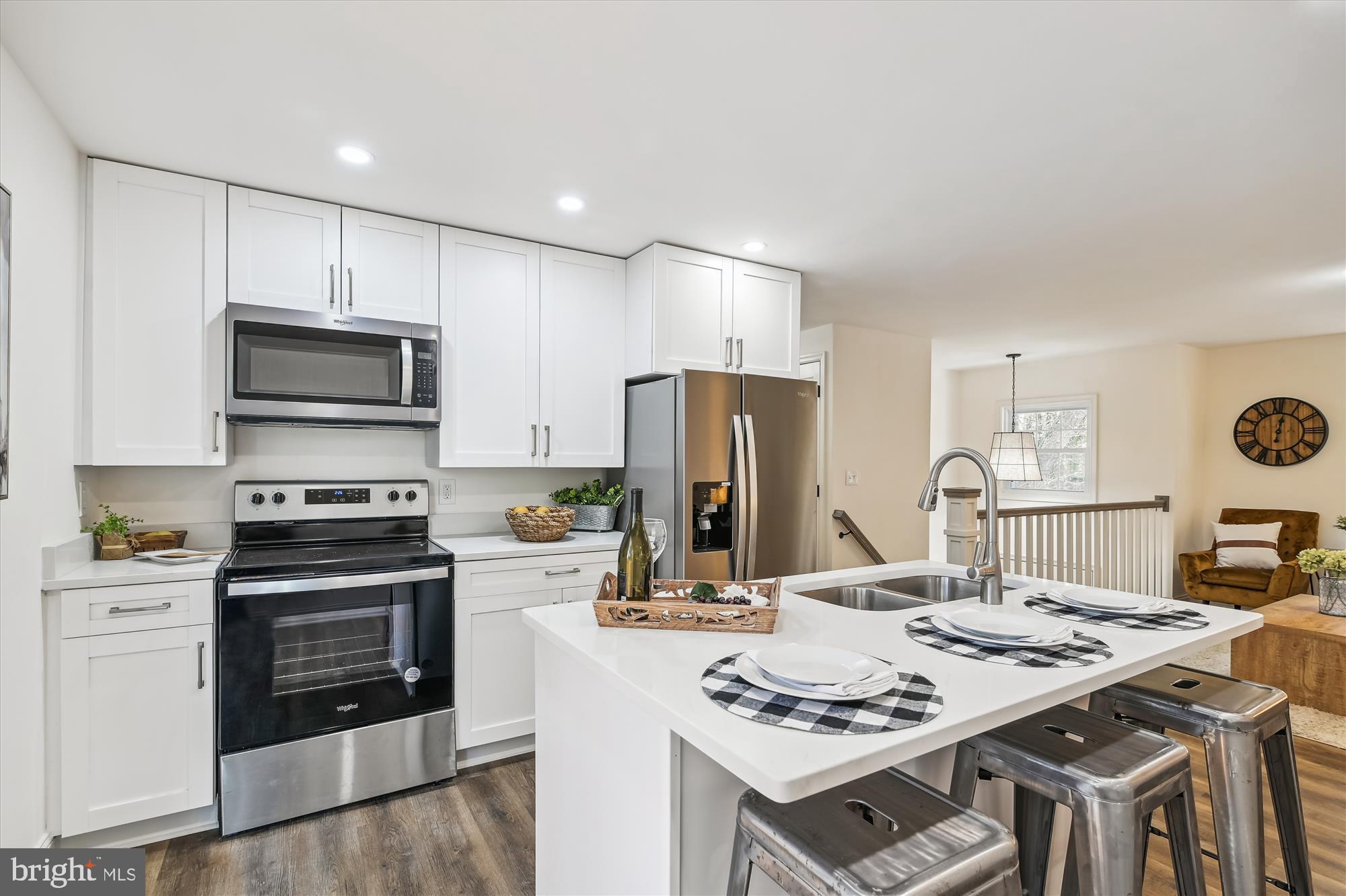 WHISPERING WOODS - Residential