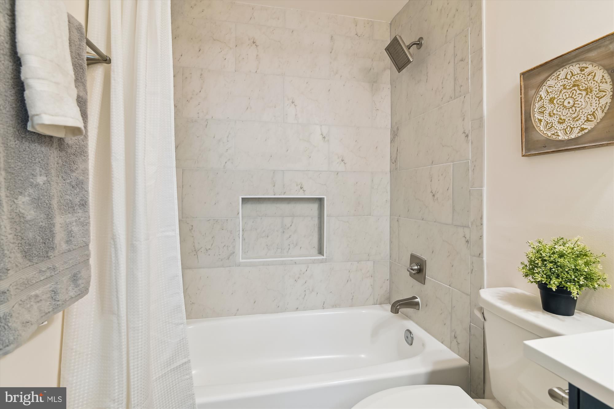 WHISPERING WOODS - Residential