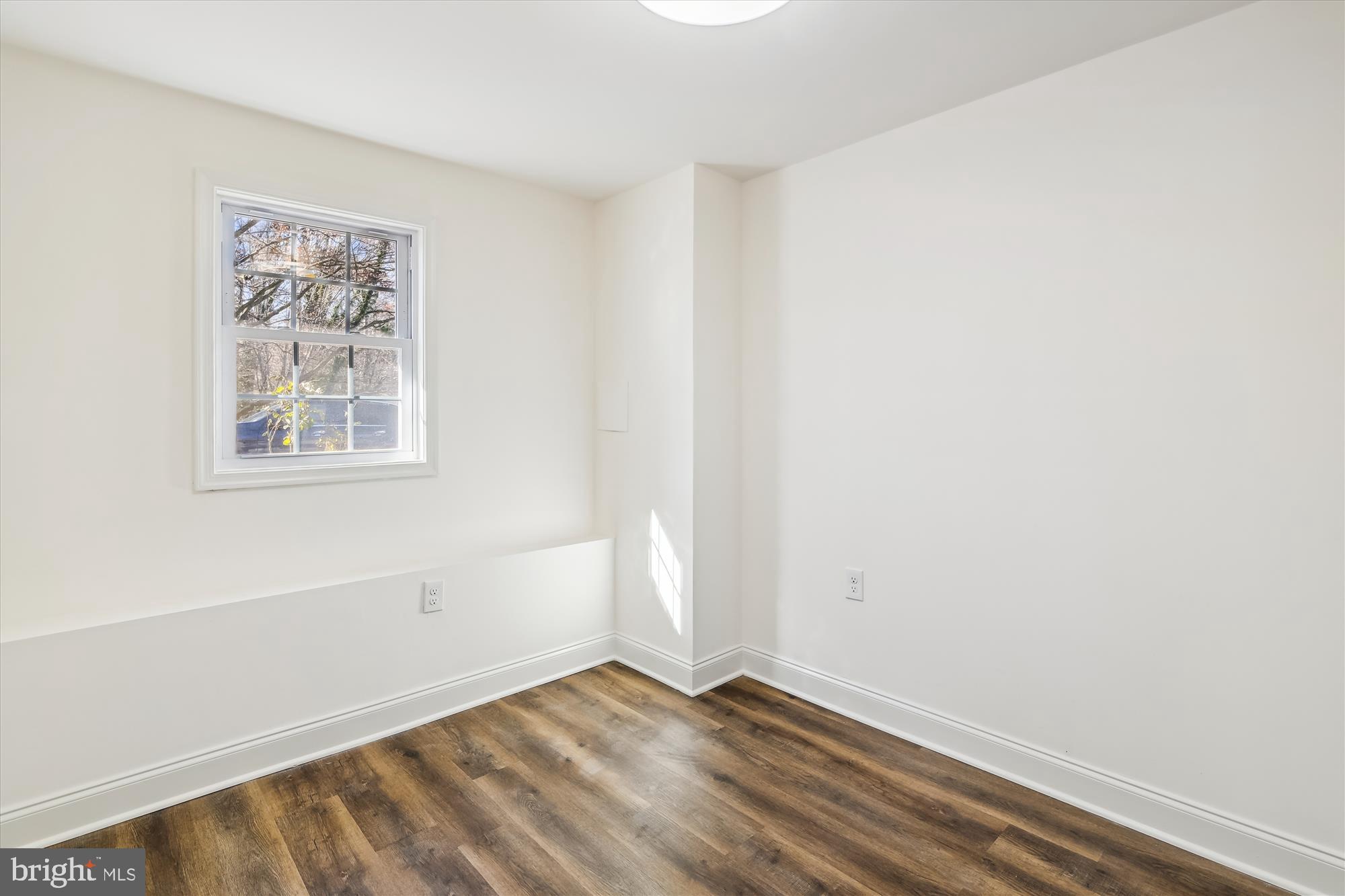 WHISPERING WOODS - Residential