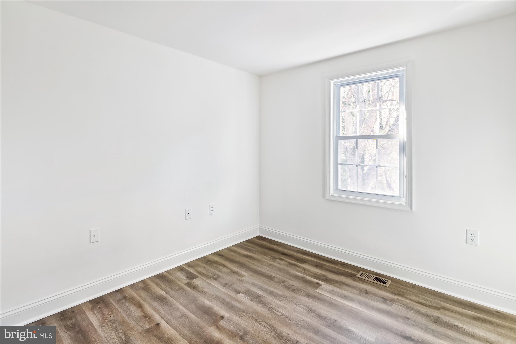 WHISPERING WOODS - Residential