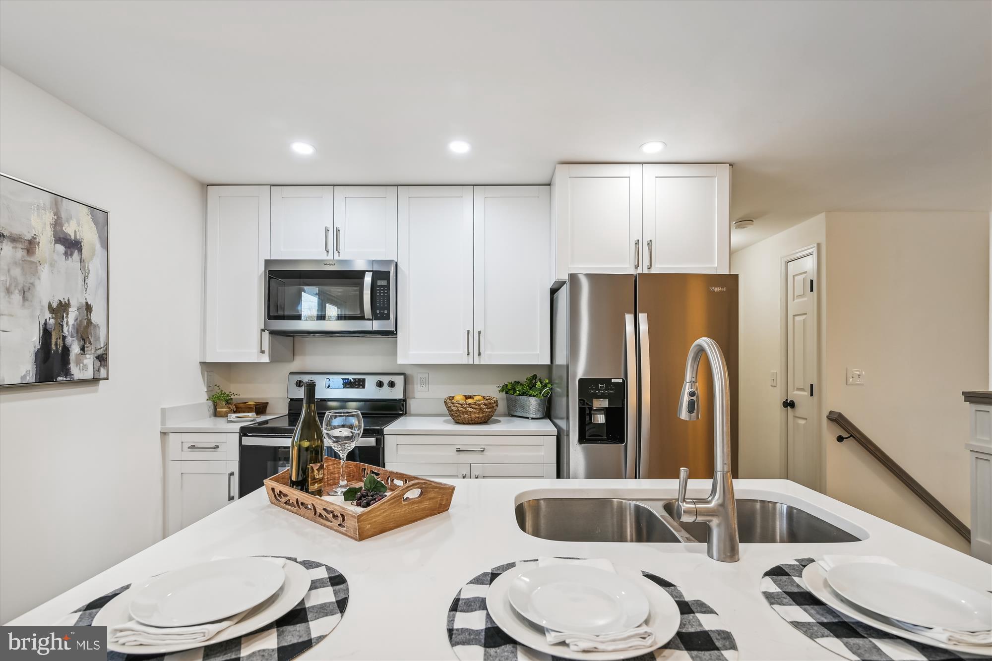 WHISPERING WOODS - Residential