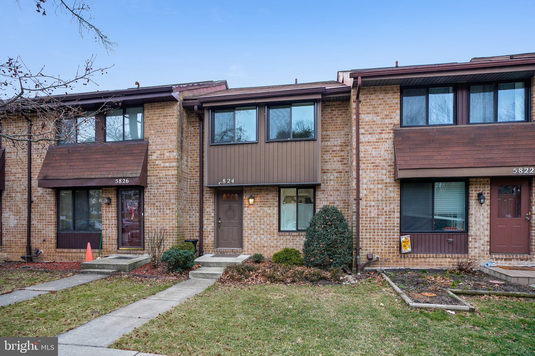 WOW! What a cute home! This attractive 3 level townhome is in a great location in a cul-de-sac and extremely convenient to shopping and all commuter routes. Well loved and cared for this 2 bedroom, one and a half bath property is in move-in ready condition. Plenty of parking for yourself and all your friends in a very desirable Howard County neighborhood. The covered entryway will keep you dry on a rainy evening. As you enter the sunny kitchen you’ll delight in the handsome countertops, lots of cabinet space, gorgeous tile backsplash, deep sink with pullout nozzle, and a high end chef's stove. This is the perfect spot for morning tea or creating a memorable dinner for company.
The large bedrooms feature updated windows throughout. All front-facing windows are Pella windows installed in Dec, 2021. There is plenty of closet space and very pleasant views.
A fully finished lower level features a Pella sliding door to the sun filled rear patio. The cozy fireplace is great for those chilly evenings. Full size washer and dryer convey. Bosch heating and cooling system (installed in 2021) are located on this level as well as a sump pump with UPS back-up to keep your home dry.
Gutter guards have been installed with a transferable lifetime warranty to help protect your investment in this wonderful home.
A great home at a great price in a great community!