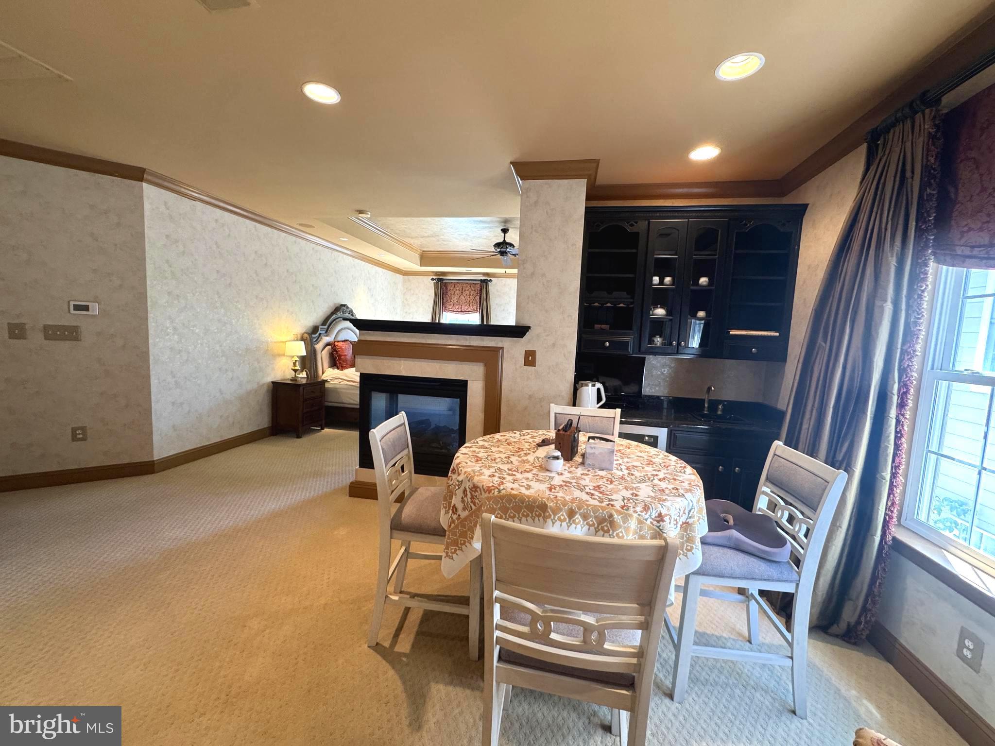 OAKTON VILLAGE - Residential