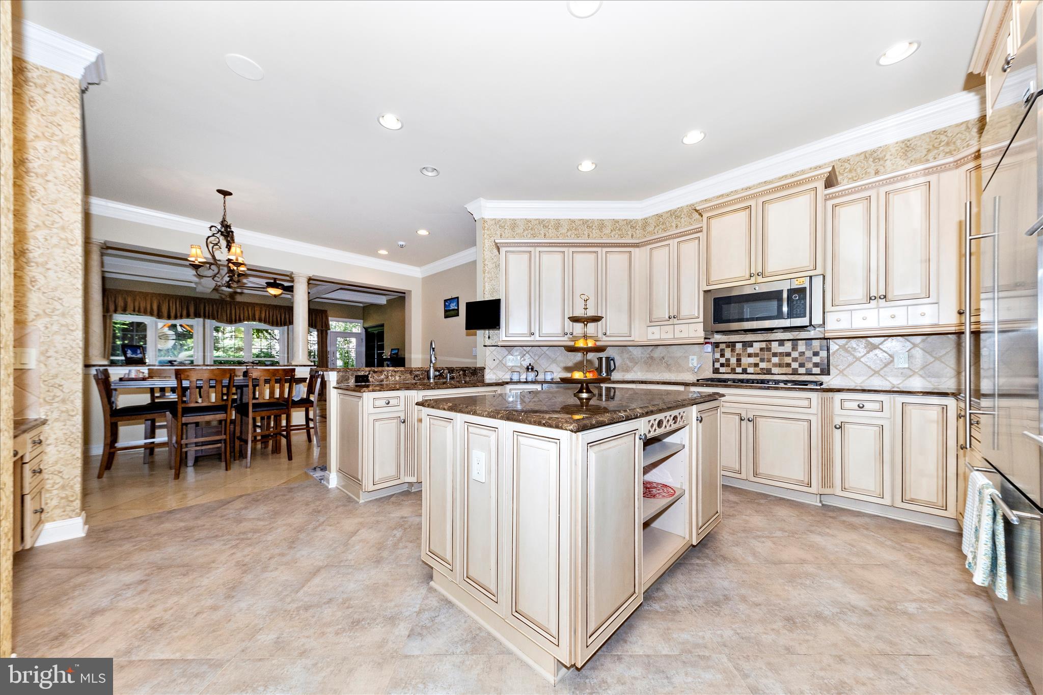 OAKTON VILLAGE - Residential