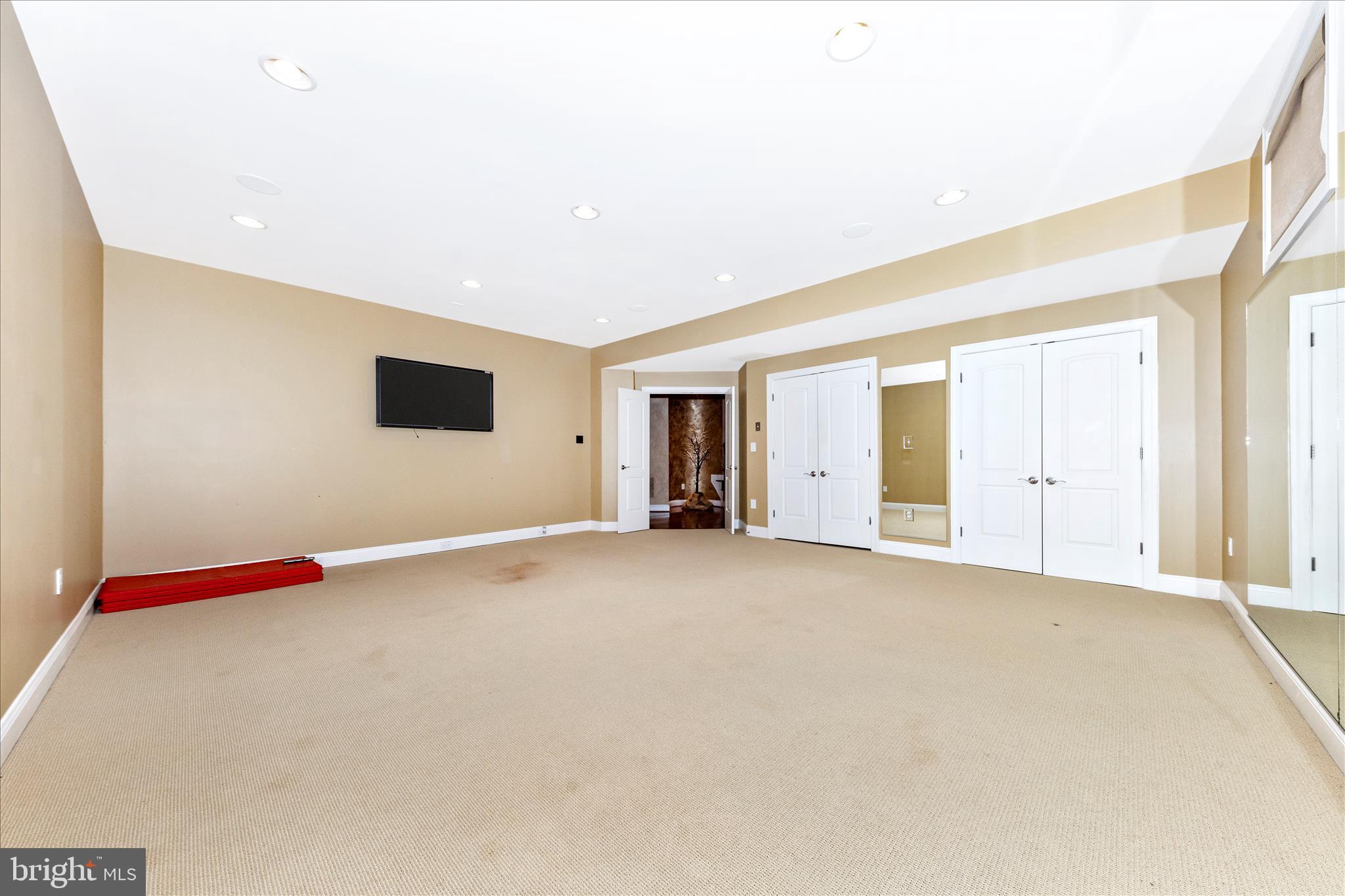 OAKTON VILLAGE - Residential