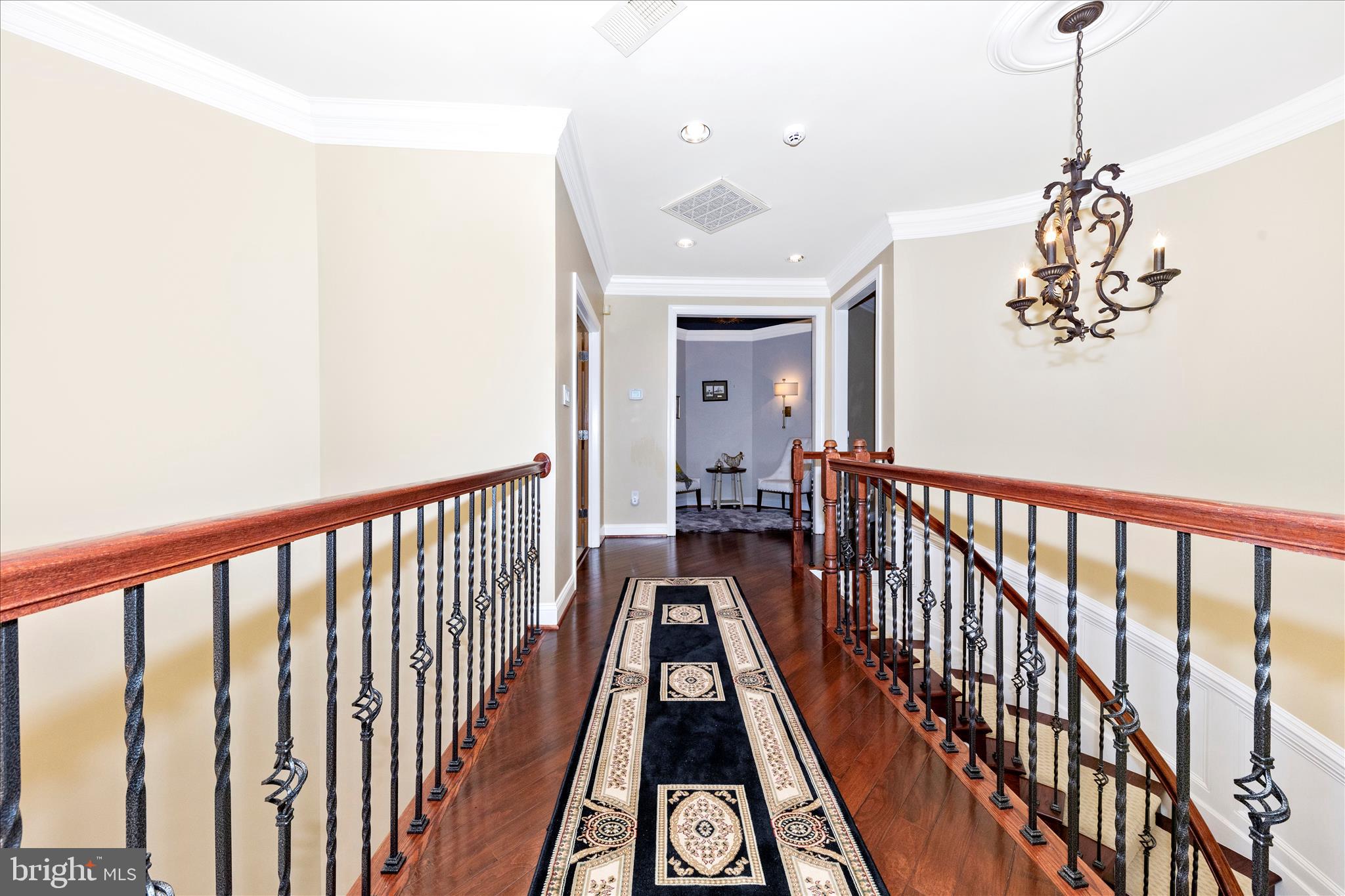 OAKTON VILLAGE - Residential