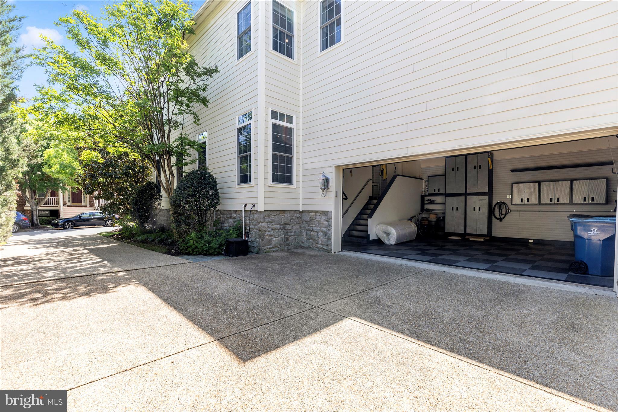OAKTON VILLAGE - Residential