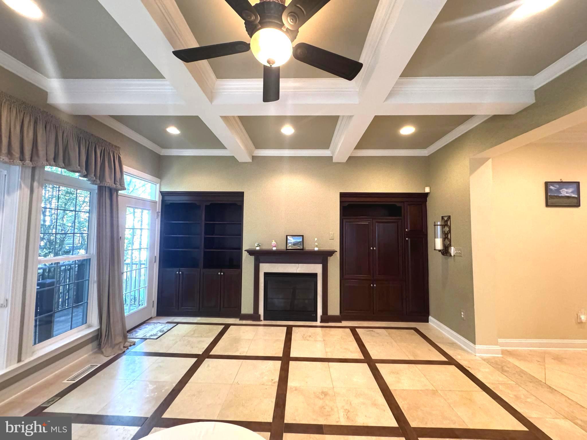 OAKTON VILLAGE - Residential