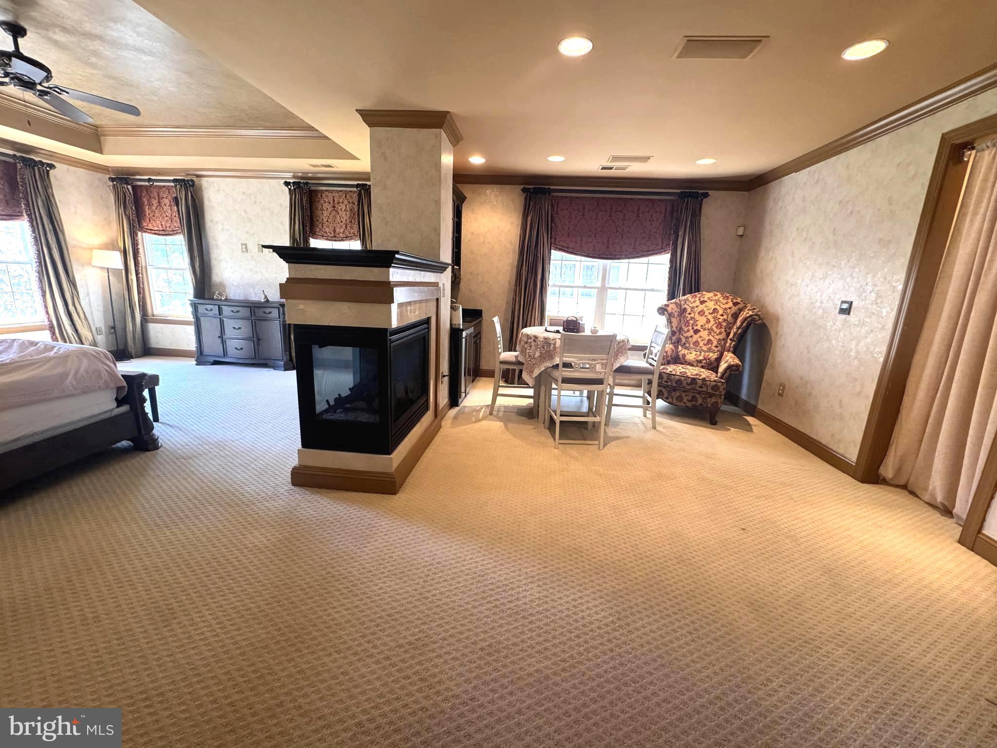 OAKTON VILLAGE - Residential