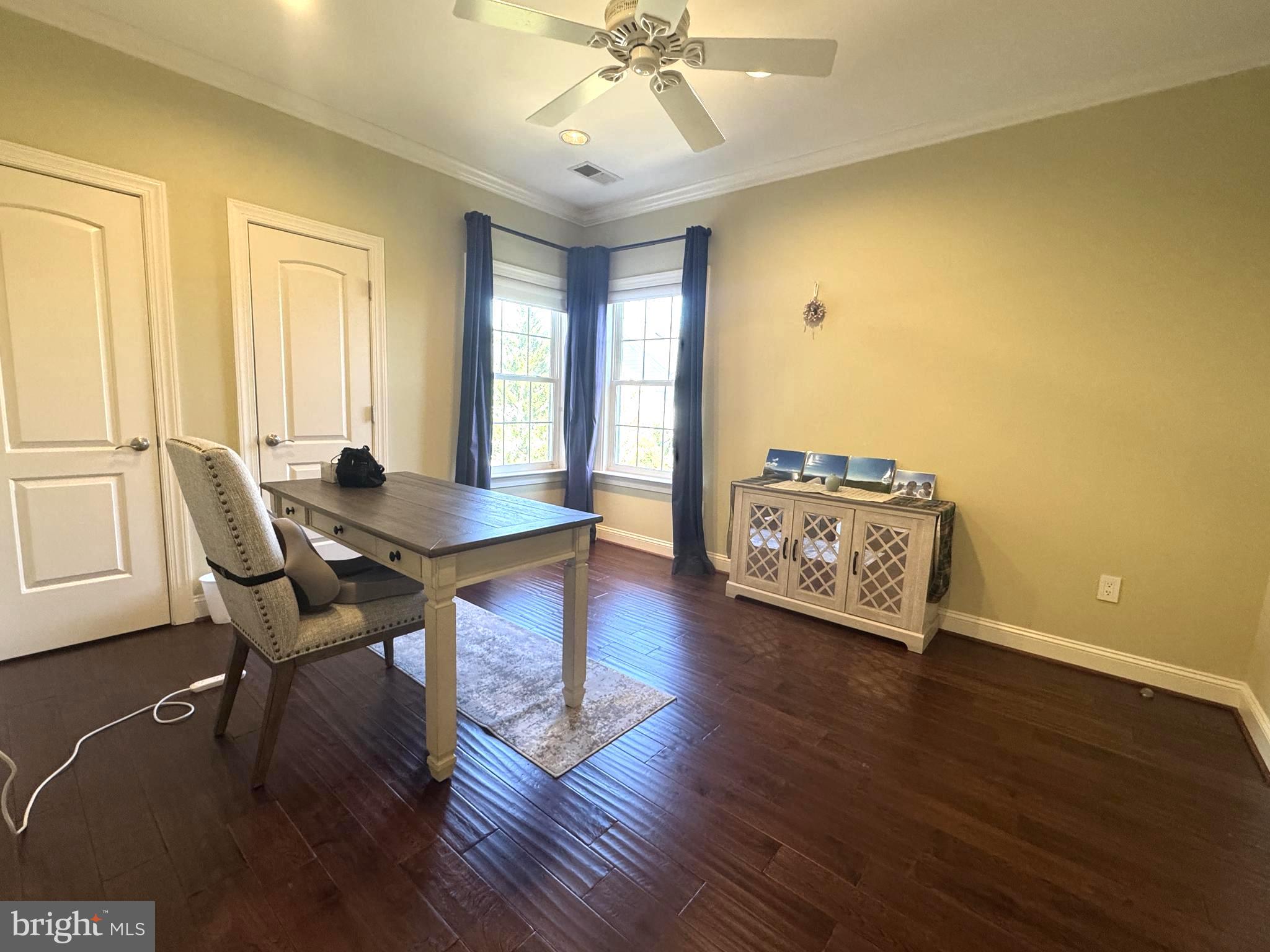 OAKTON VILLAGE - Residential