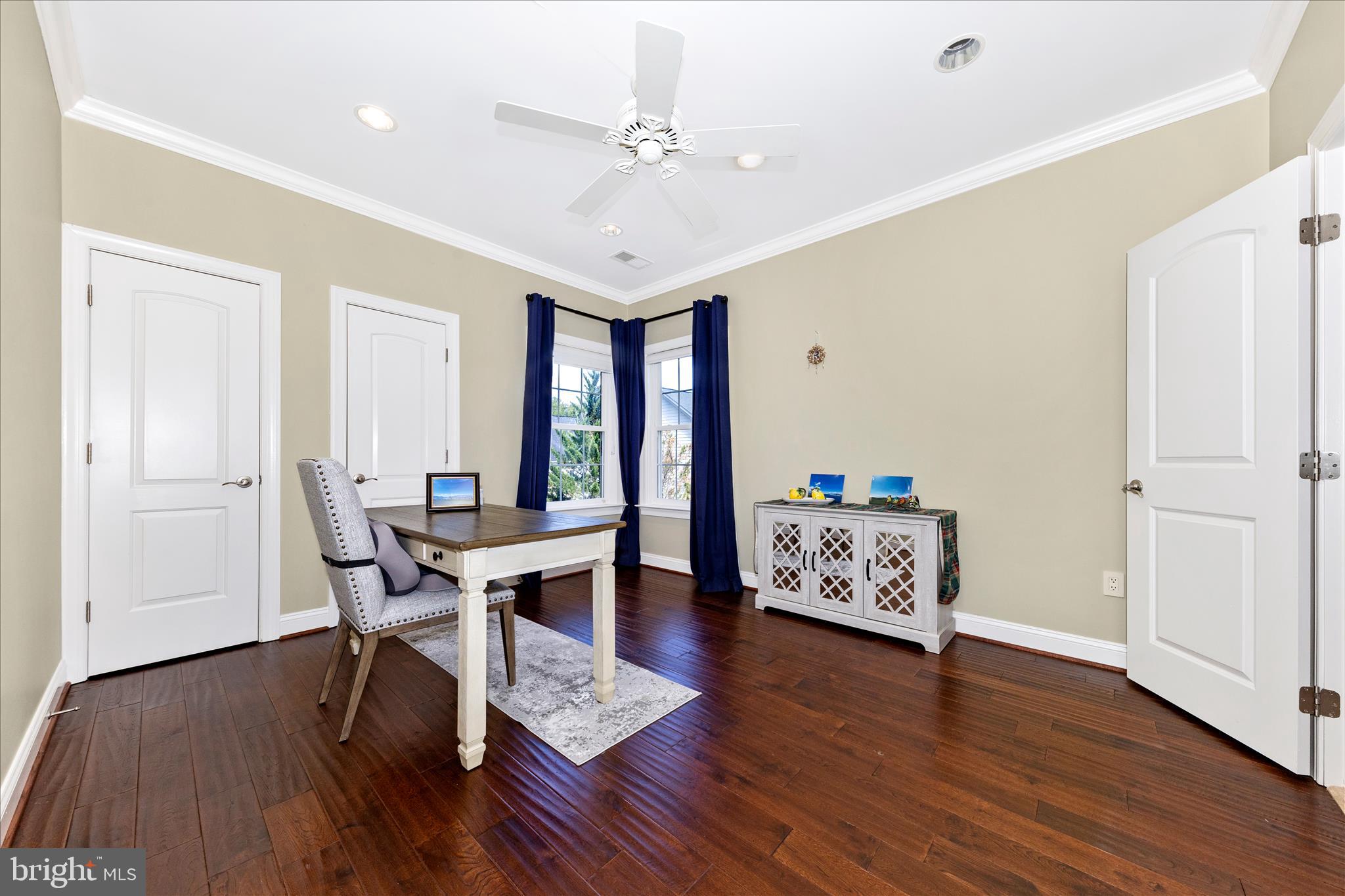 OAKTON VILLAGE - Residential