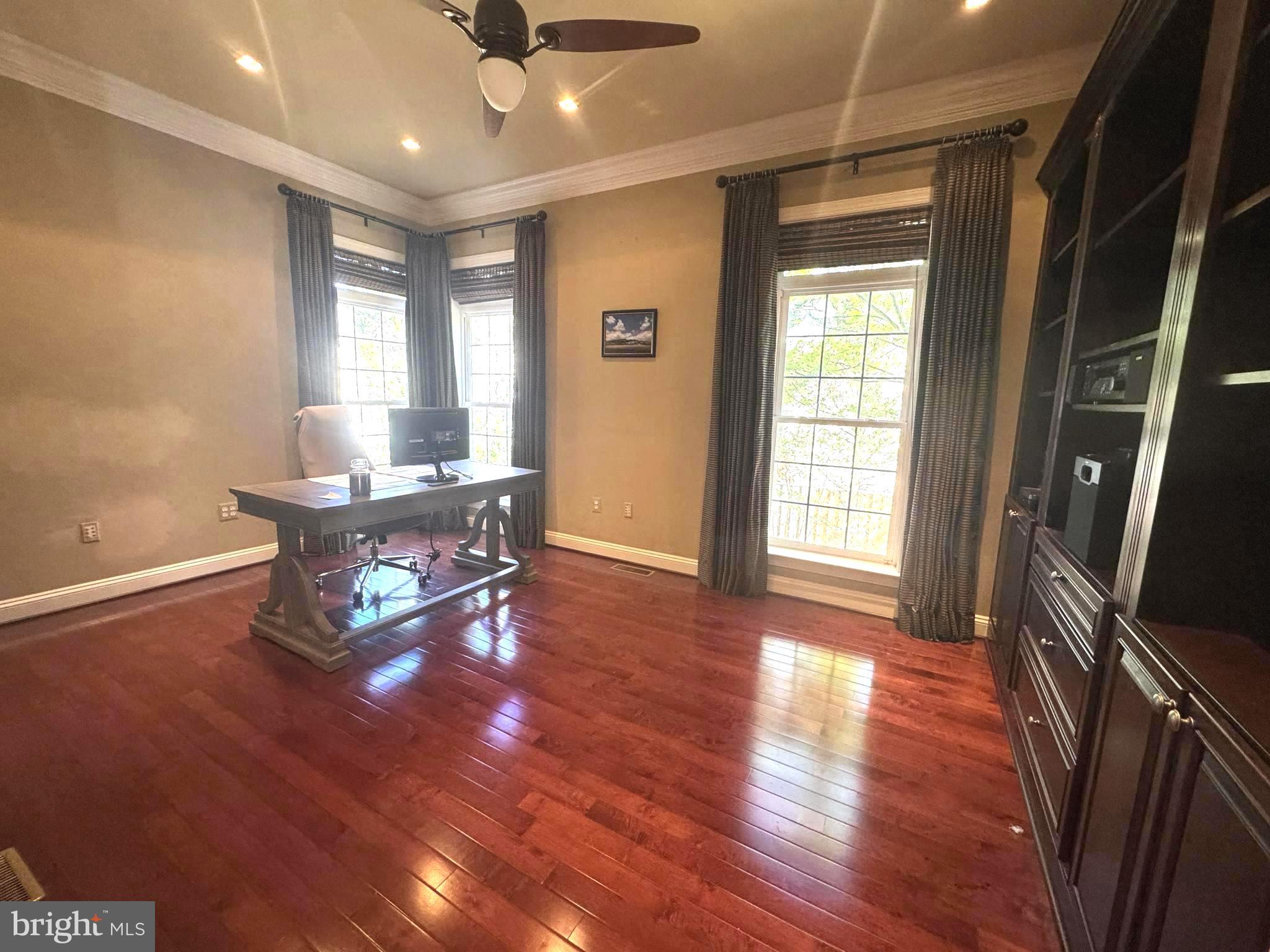 OAKTON VILLAGE - Residential
