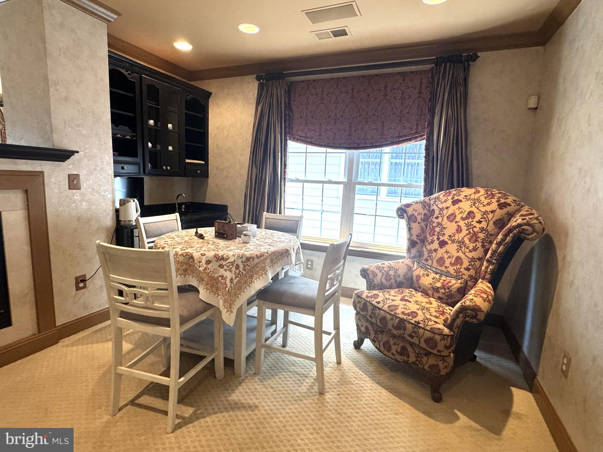 OAKTON VILLAGE - Residential