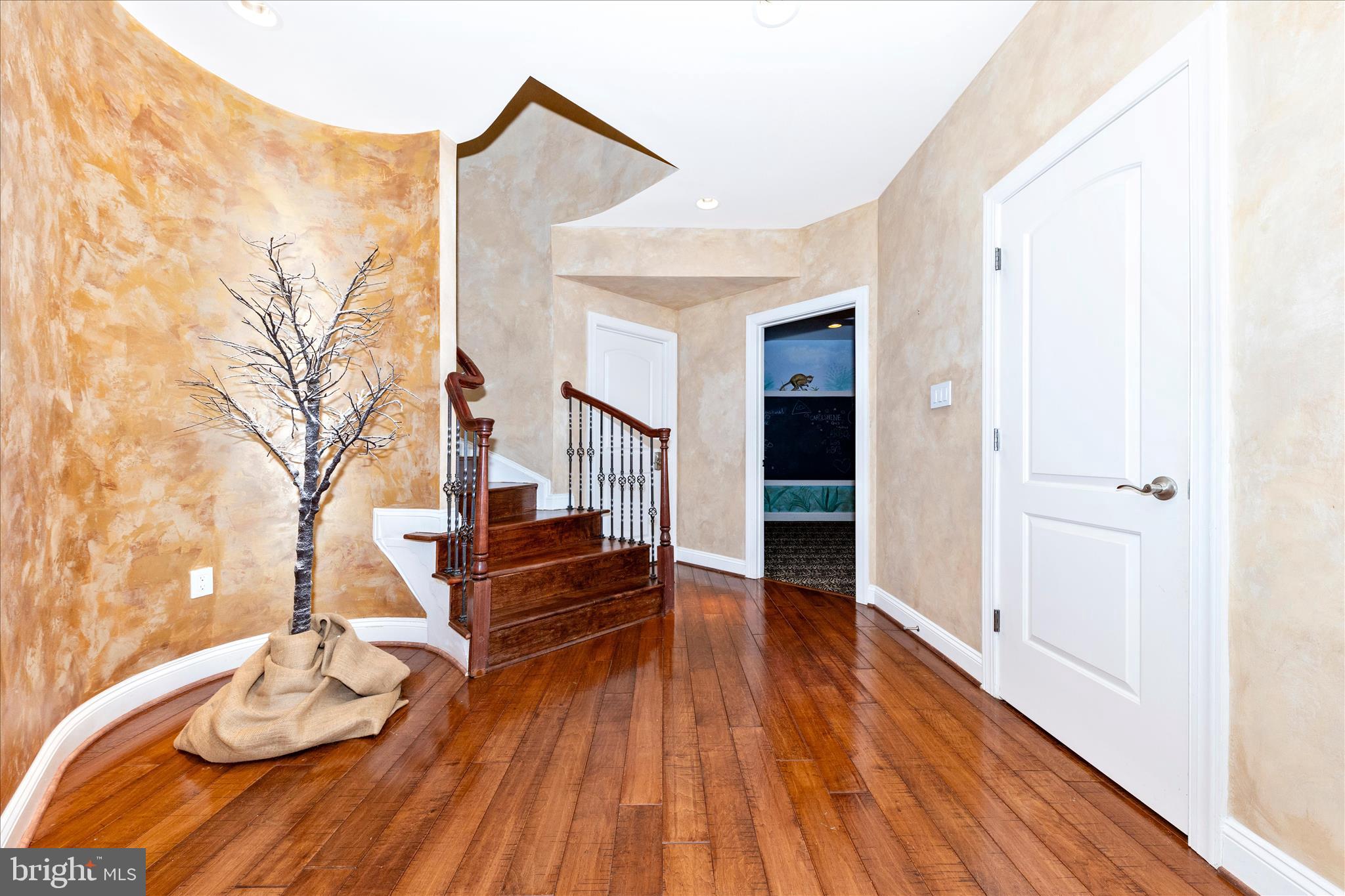 OAKTON VILLAGE - Residential